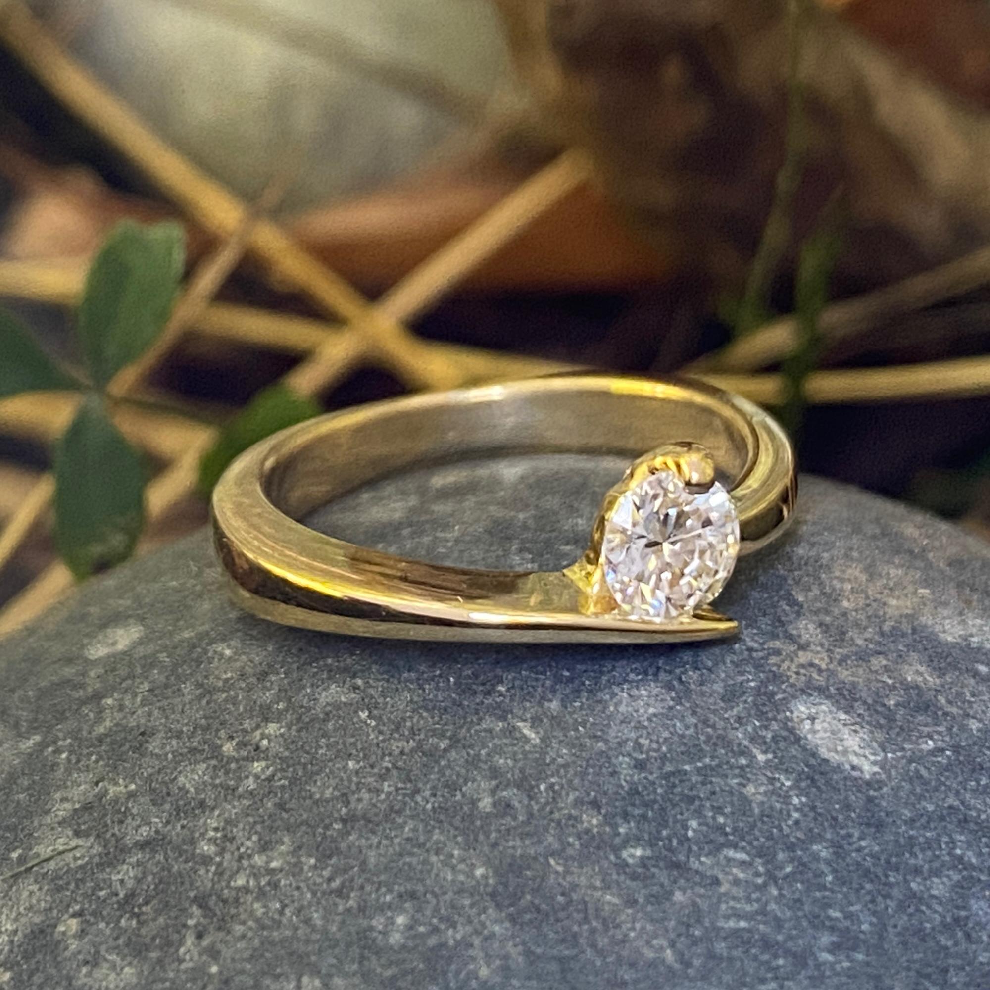 18k gold solitaire ring