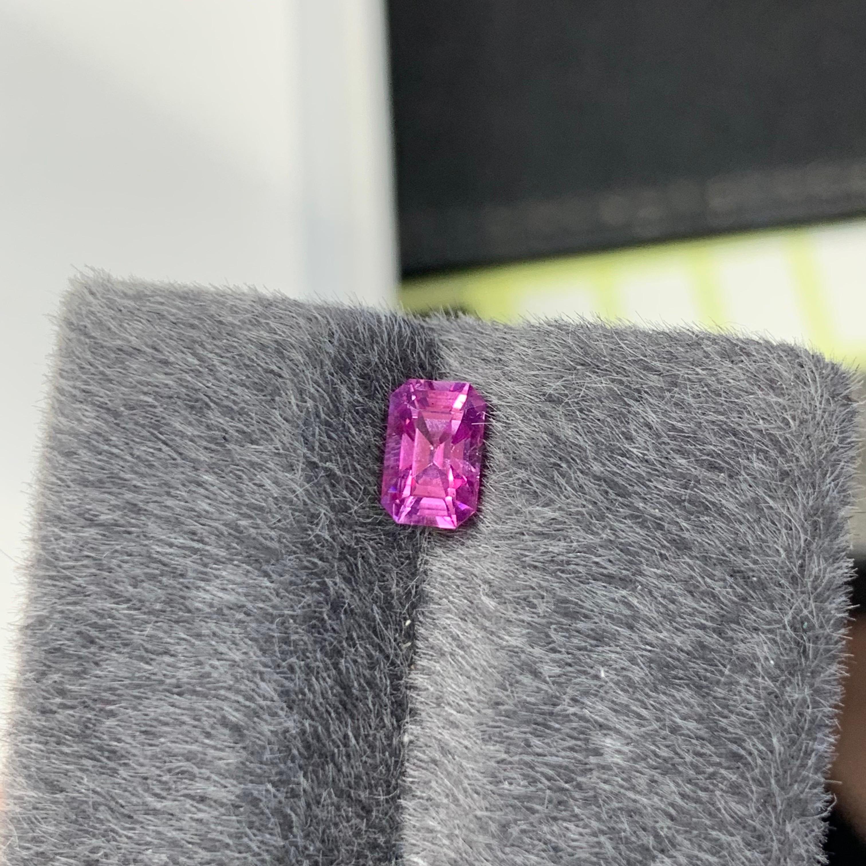 Zertifizierter 0,75 Karat natürlicher loser rosa Saphir im Stufenschliff Edelstein im Zustand „Neu“ im Angebot in Peshawar, PK