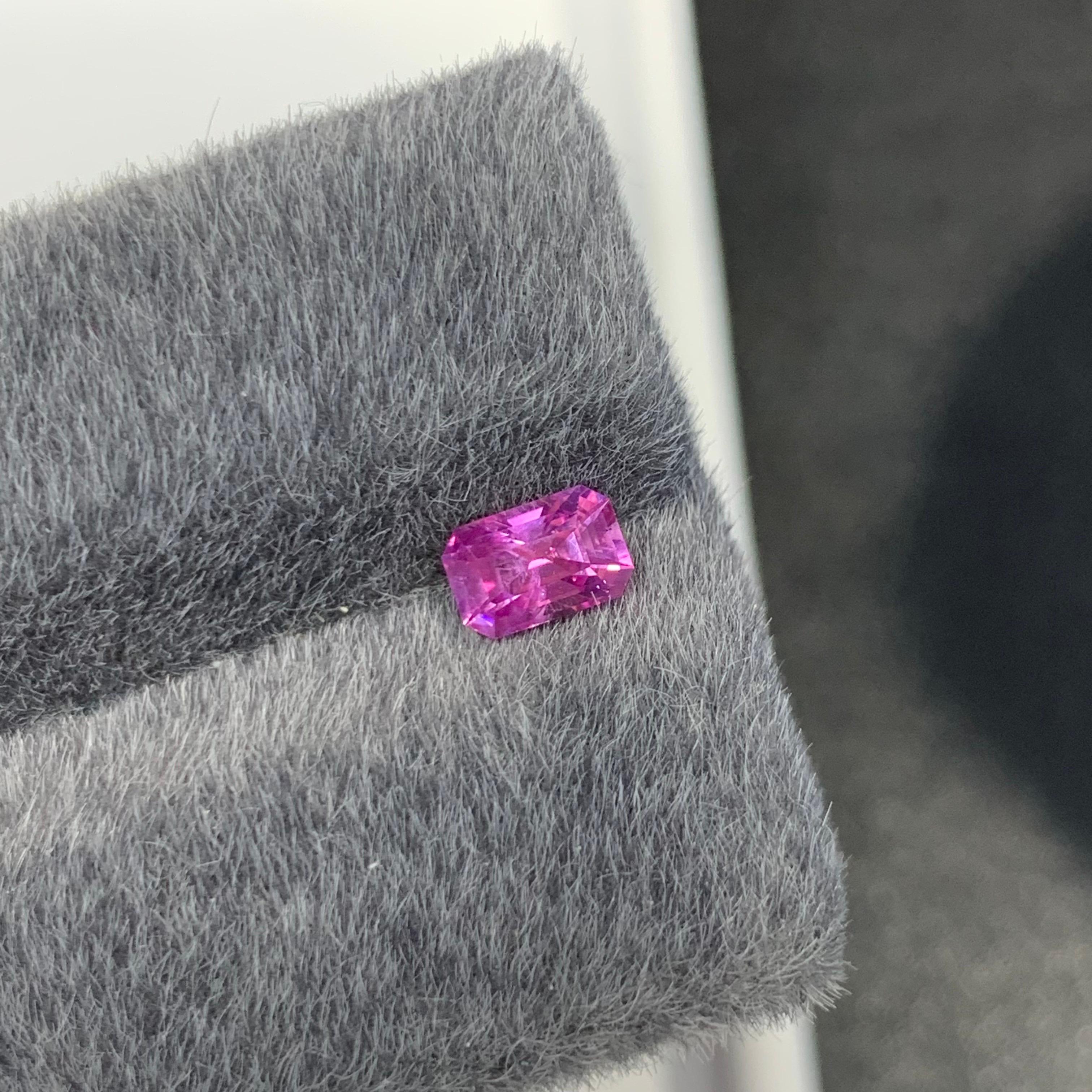 Zertifizierter 0,75 Karat natürlicher loser rosa Saphir im Stufenschliff Edelstein im Angebot 1