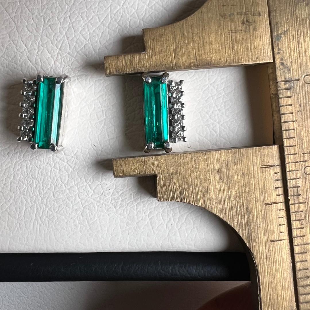 Certified 0.95 Carat Colombian Emerald & Diamond Stud Earrings For Sale 1