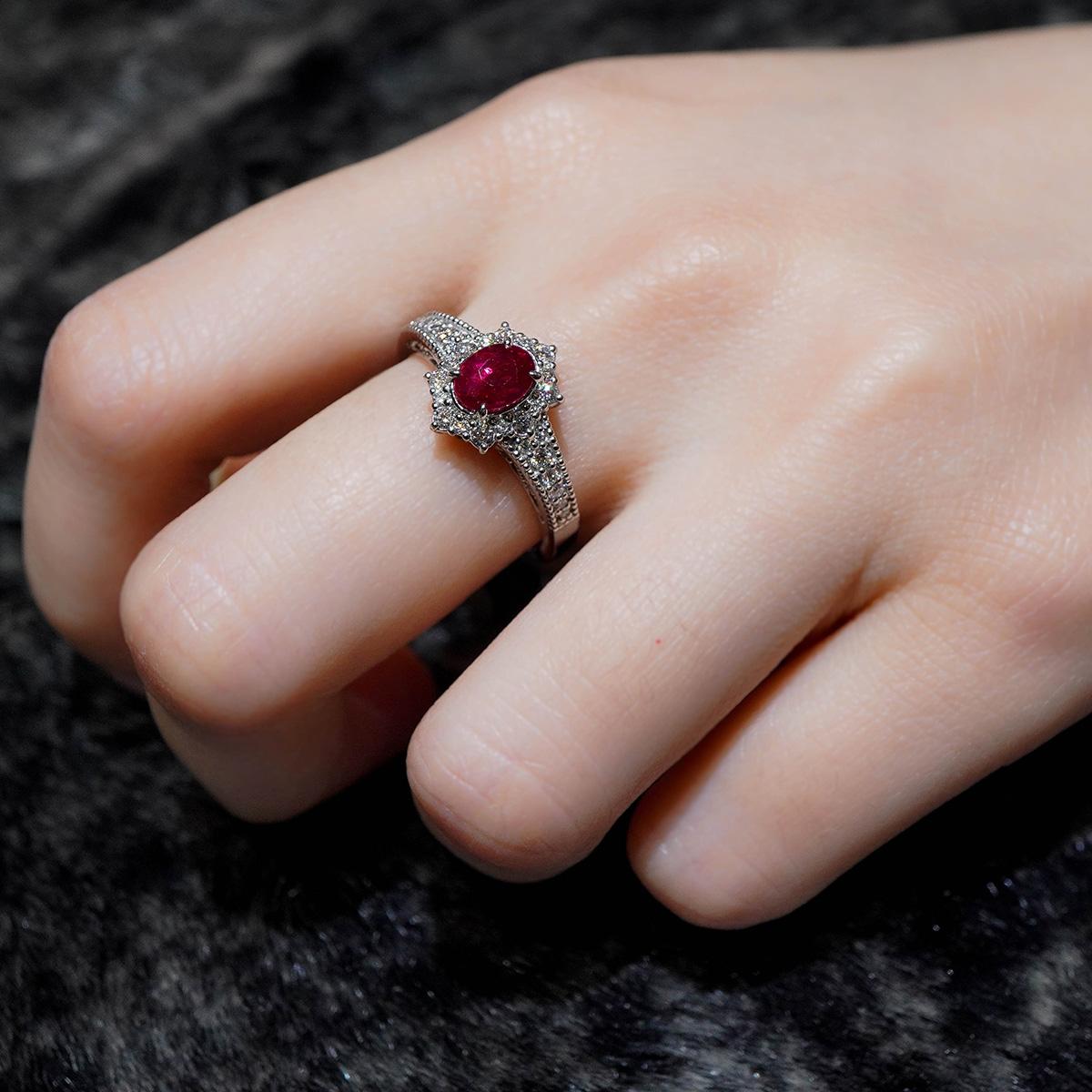 Anillo PT900 solitario de rubí púrpura rojizo de Birmania certificado de 1 quilate en Nuevo estado para la venta en Hung Hom, HK