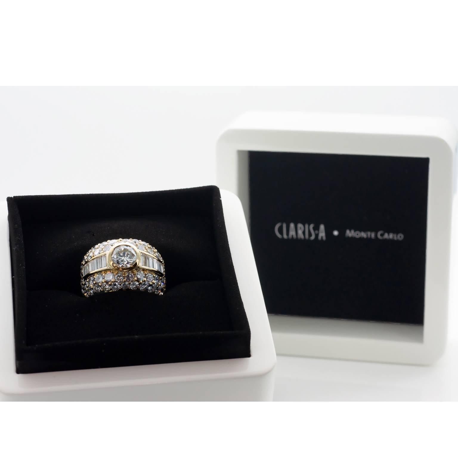 Round Cut Certified 1 carat Diamond and pavé set diamonds 18-Karat Gold Cocktail Ring For Sale