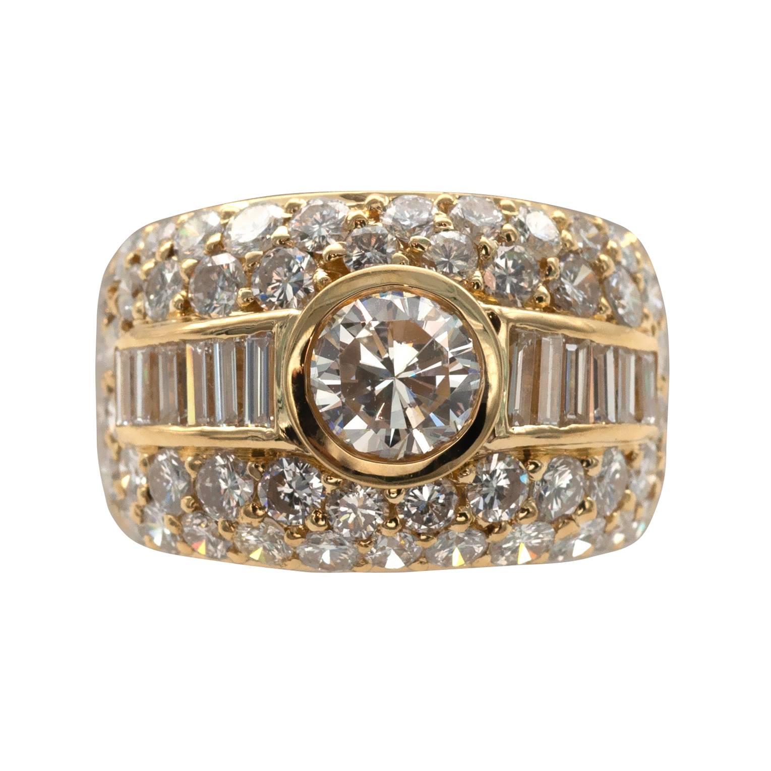 Certified 1 carat Diamond and pavé set diamonds 18-Karat Gold Cocktail Ring