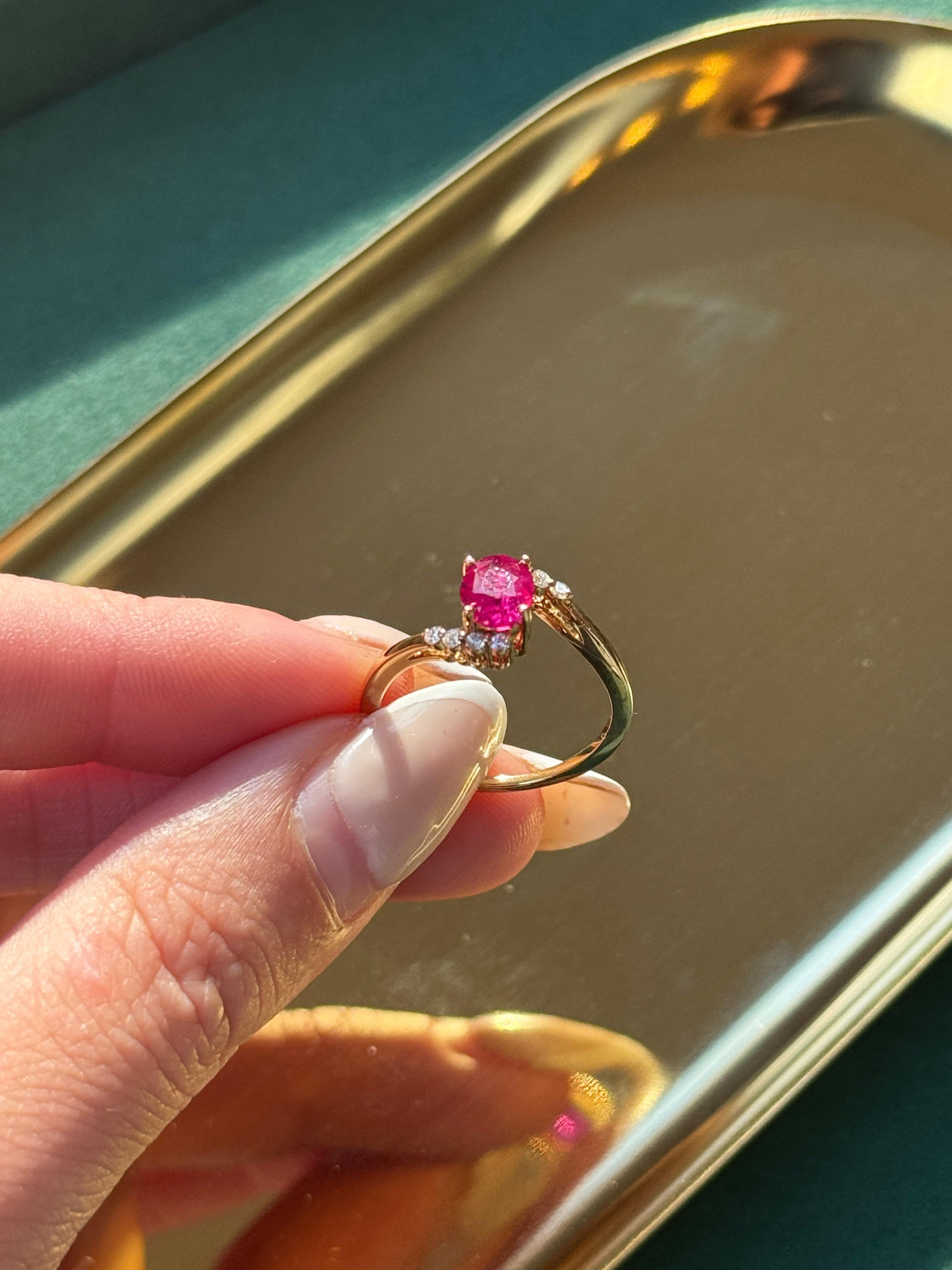 Taille ovale Bague en rubis et diamant certifié « naturel et non traité » de 1 carat en vente