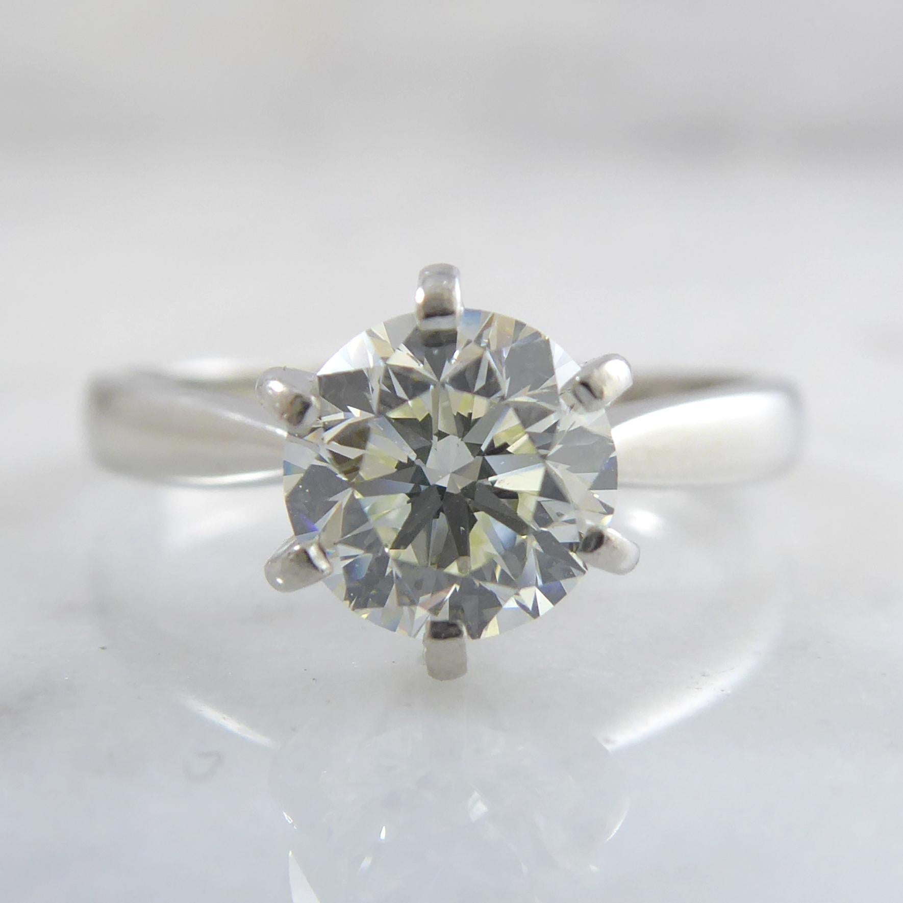 Certified 1.0 Carat Diamond Solitaire Ring, Platinum Setting and Band In Good Condition In Yorkshire, West Yorkshire