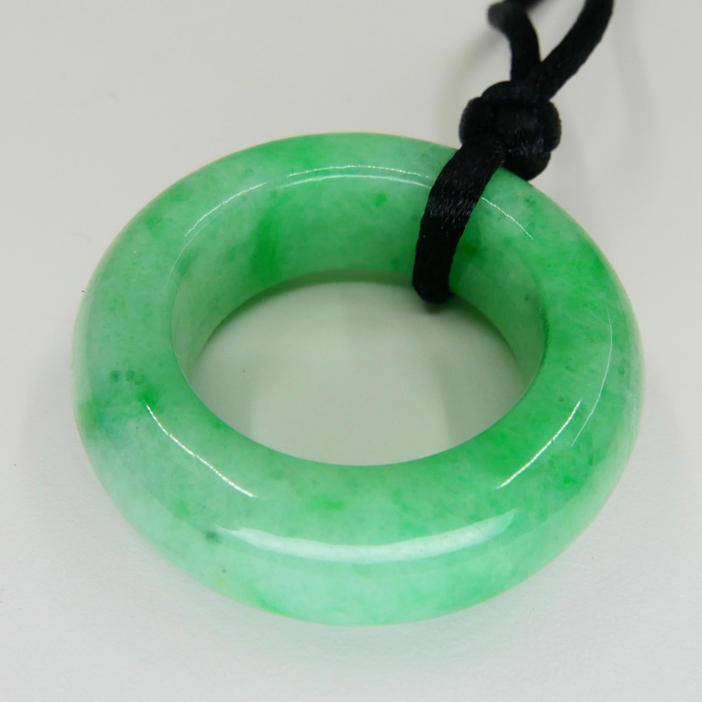 Certified 100 Carat Jadeite Jade Peace Pendant, Apple Green, Substantial In New Condition For Sale In Hong Kong, HK