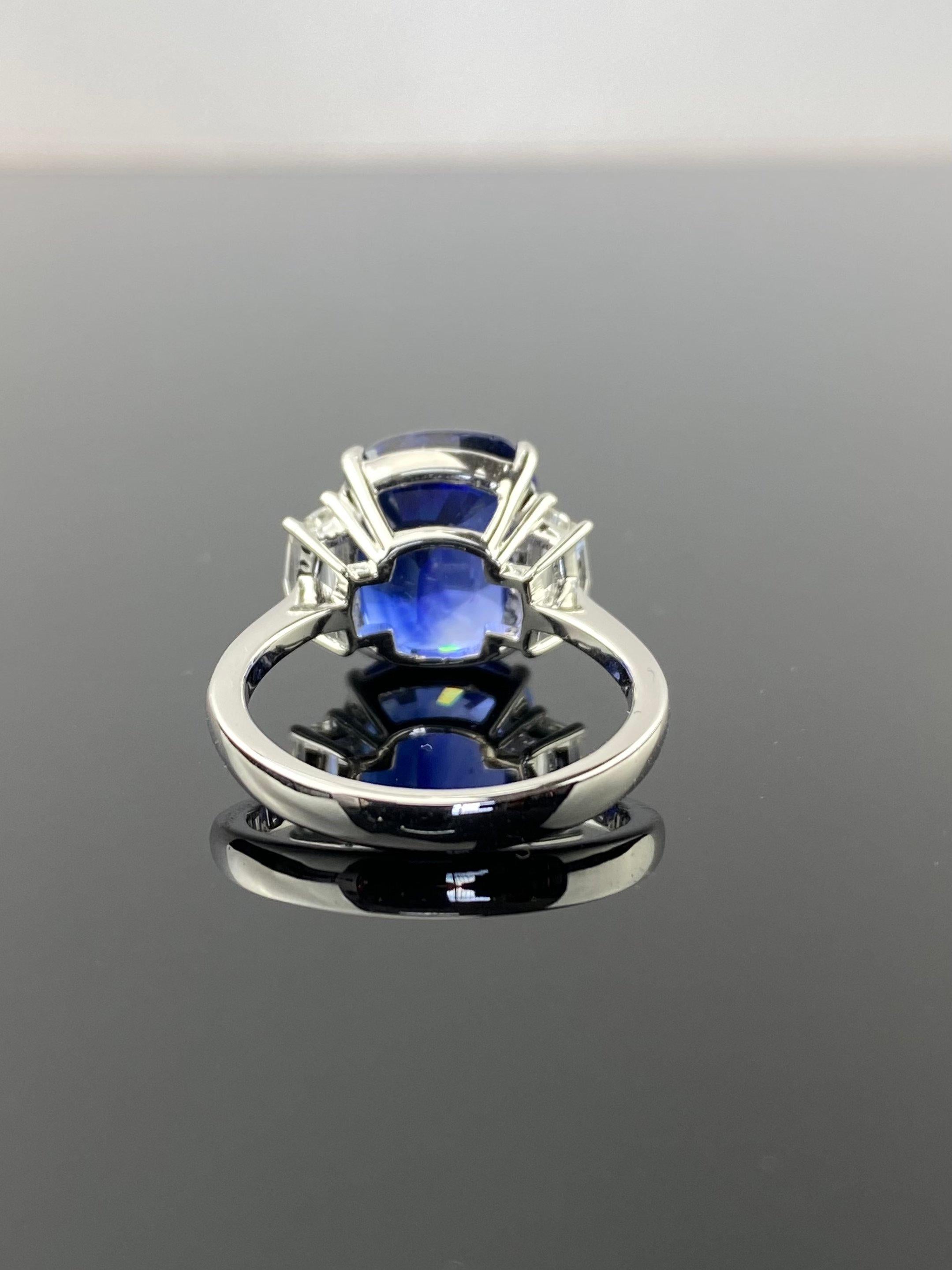 Certified 10.04 Carat Blue Sapphire and Diamond Three Stone Engagement Ring For Sale 4