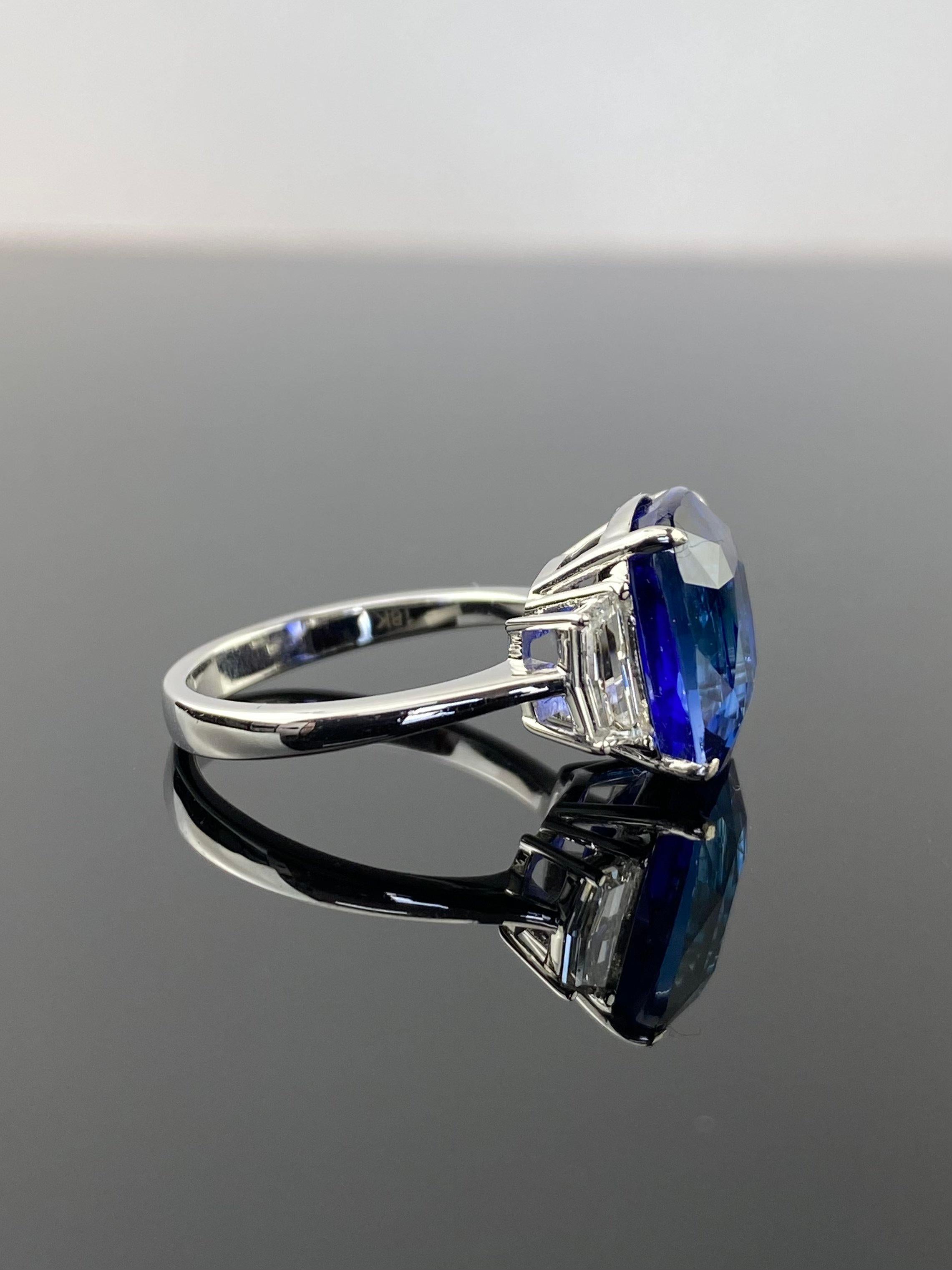 Certified 10.04 Carat Blue Sapphire and Diamond Three Stone Engagement Ring For Sale 5