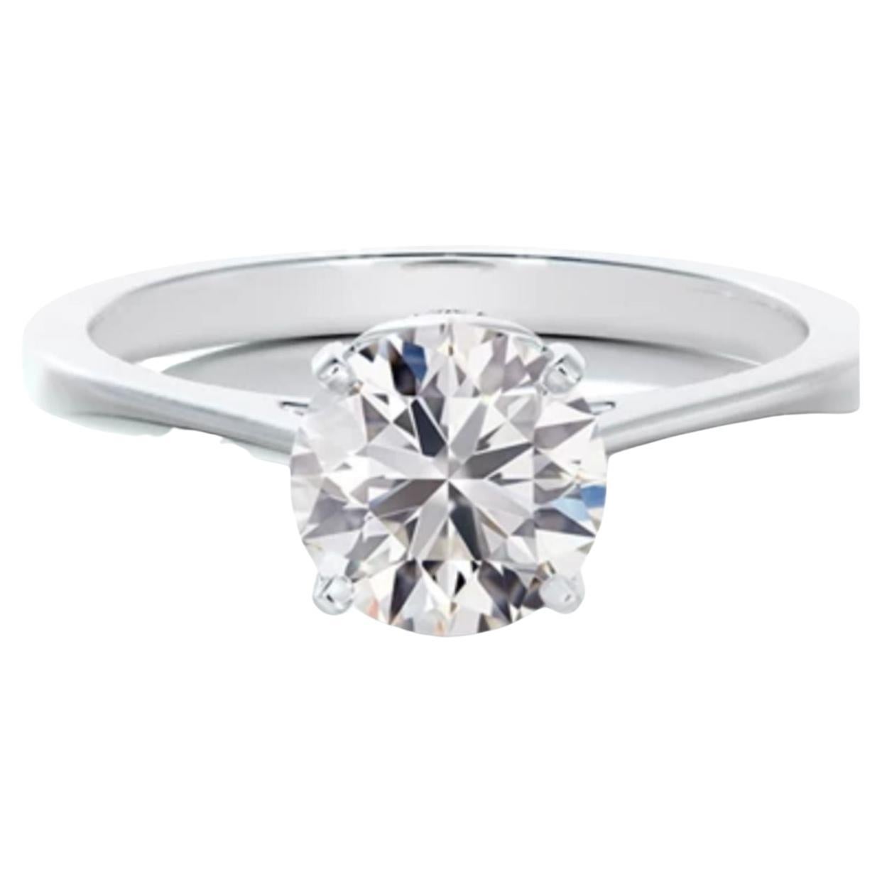 Certified 1.01 Carat Diamond Solitaire Engagement Ring, VS Quality For Sale