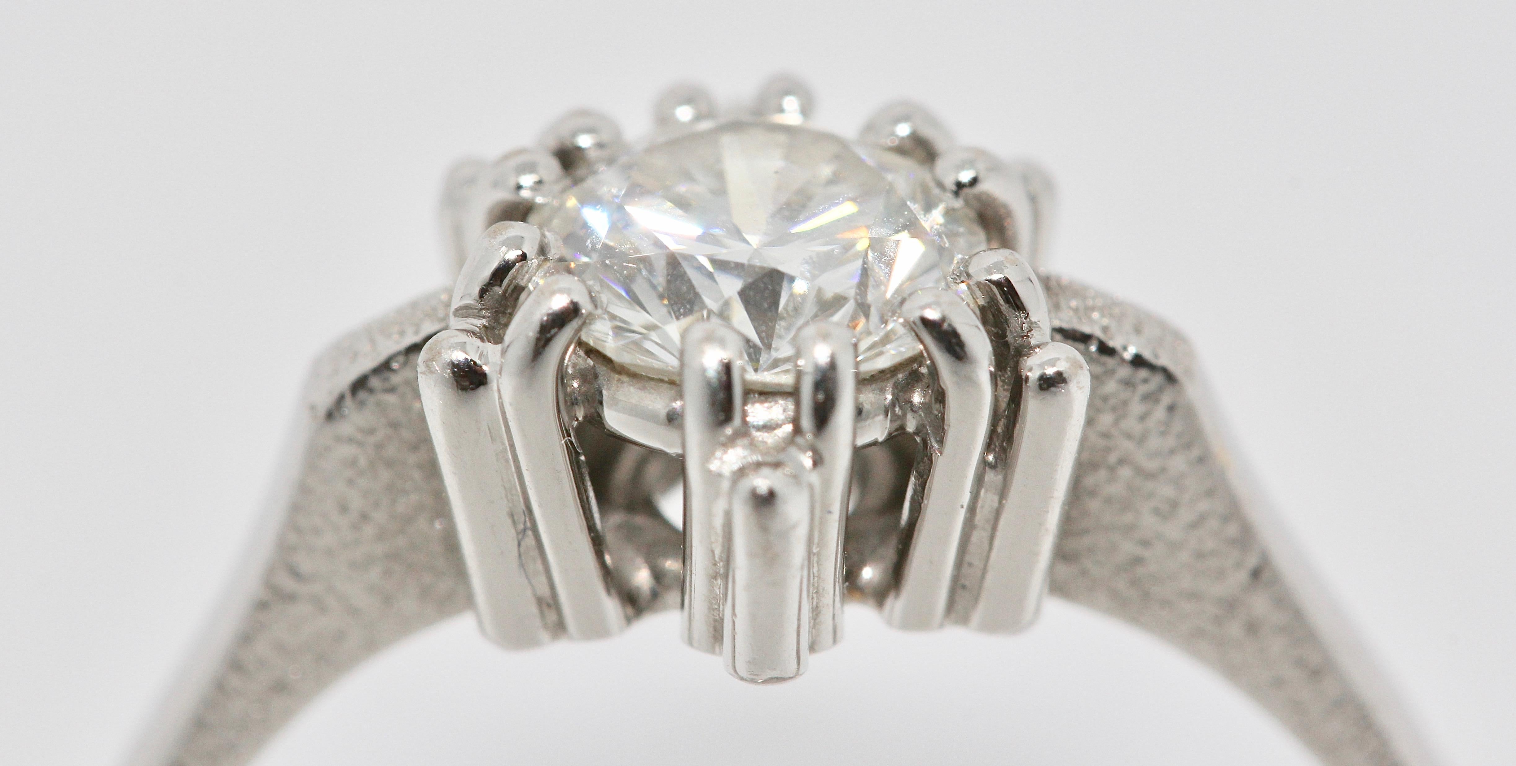 Certified 1.01 Carat Flawless, Top Wesselton Diamond Solitaire, White Gold Ring In Excellent Condition For Sale In Berlin, DE