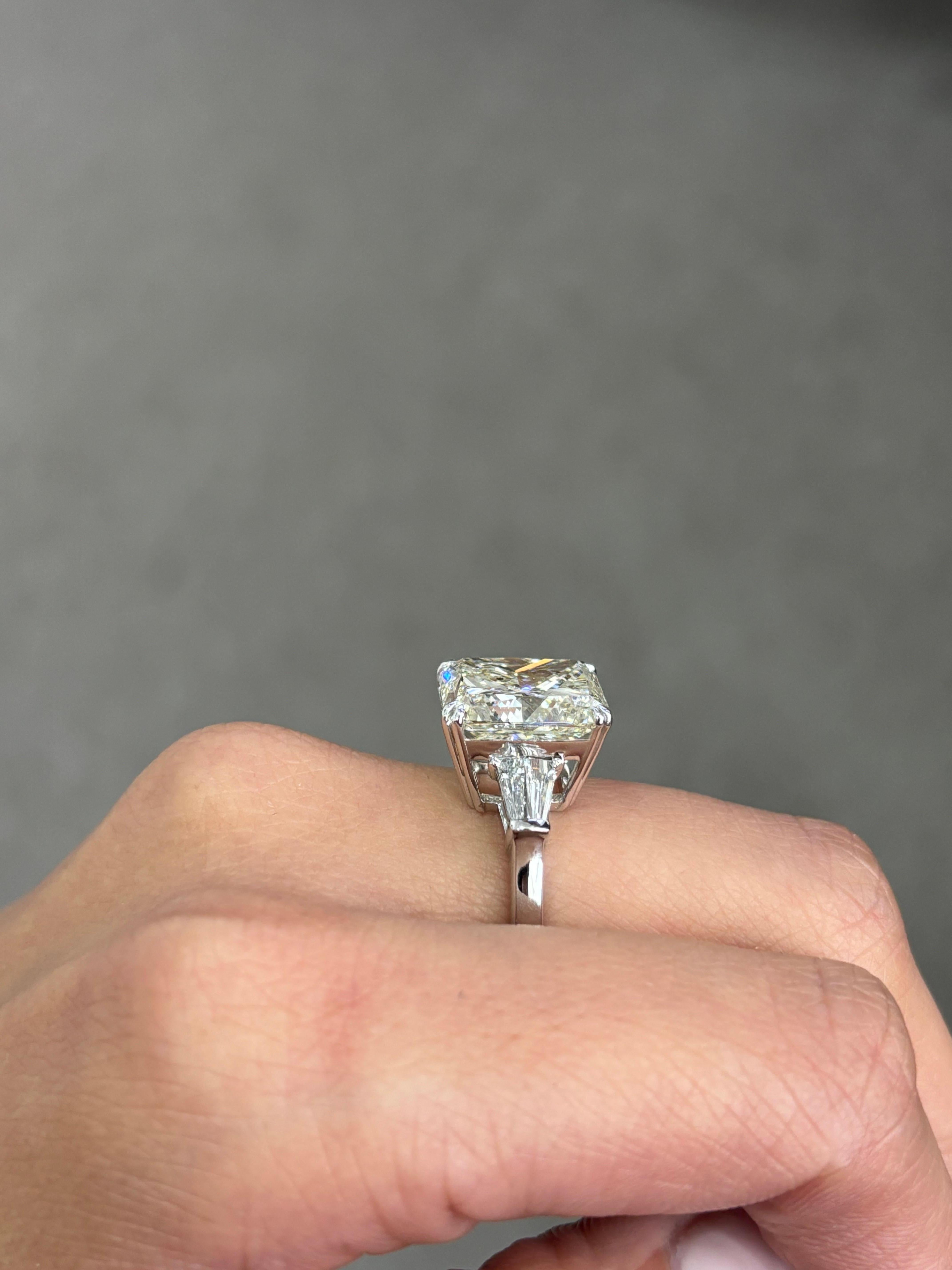 Moderne Bague de fiançailles certifiée 10,16 carats diamant taille radiant  en vente