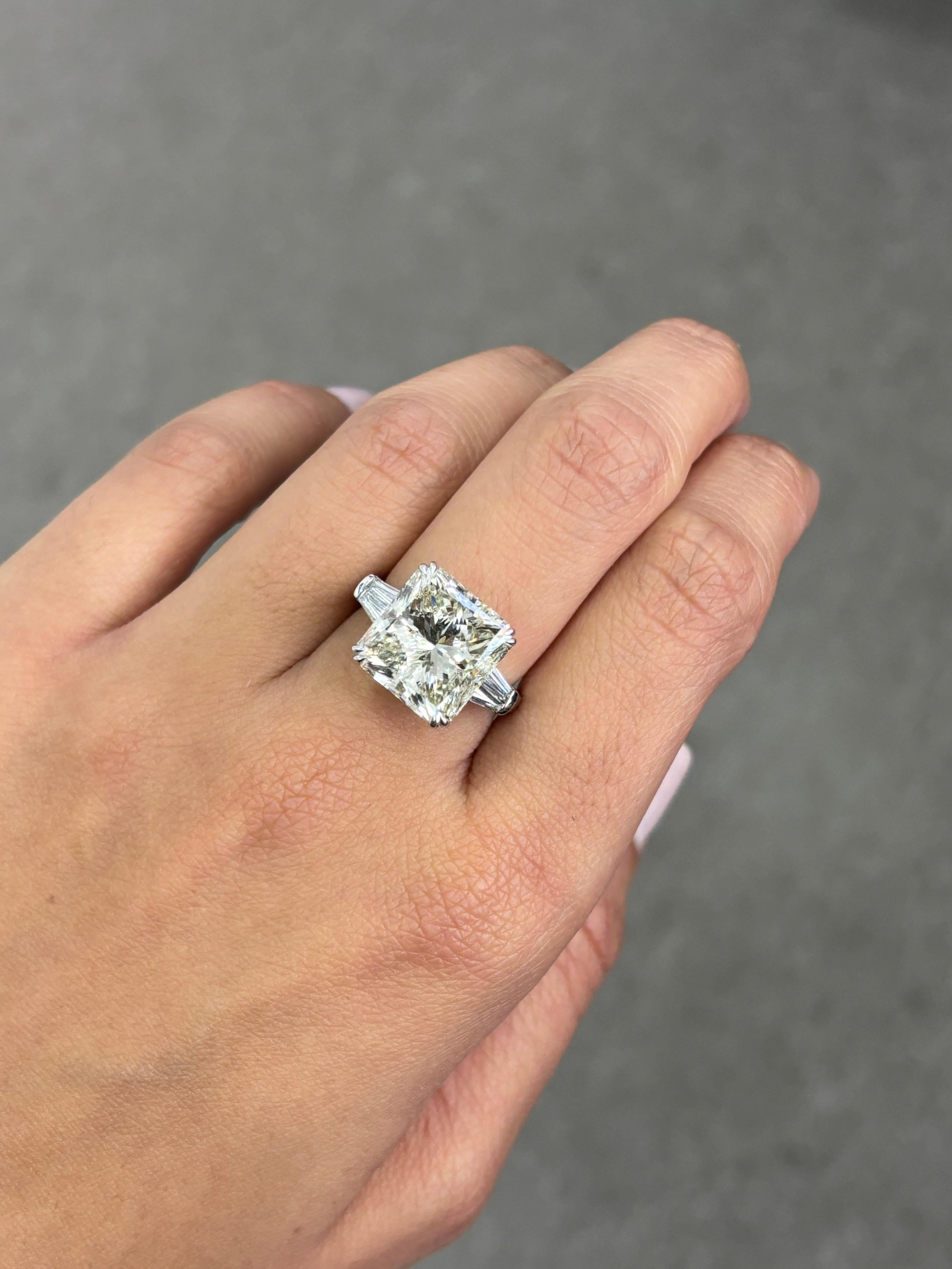 Bague de fiançailles certifiée 10,16 carats diamant taille radiant  Unisexe en vente