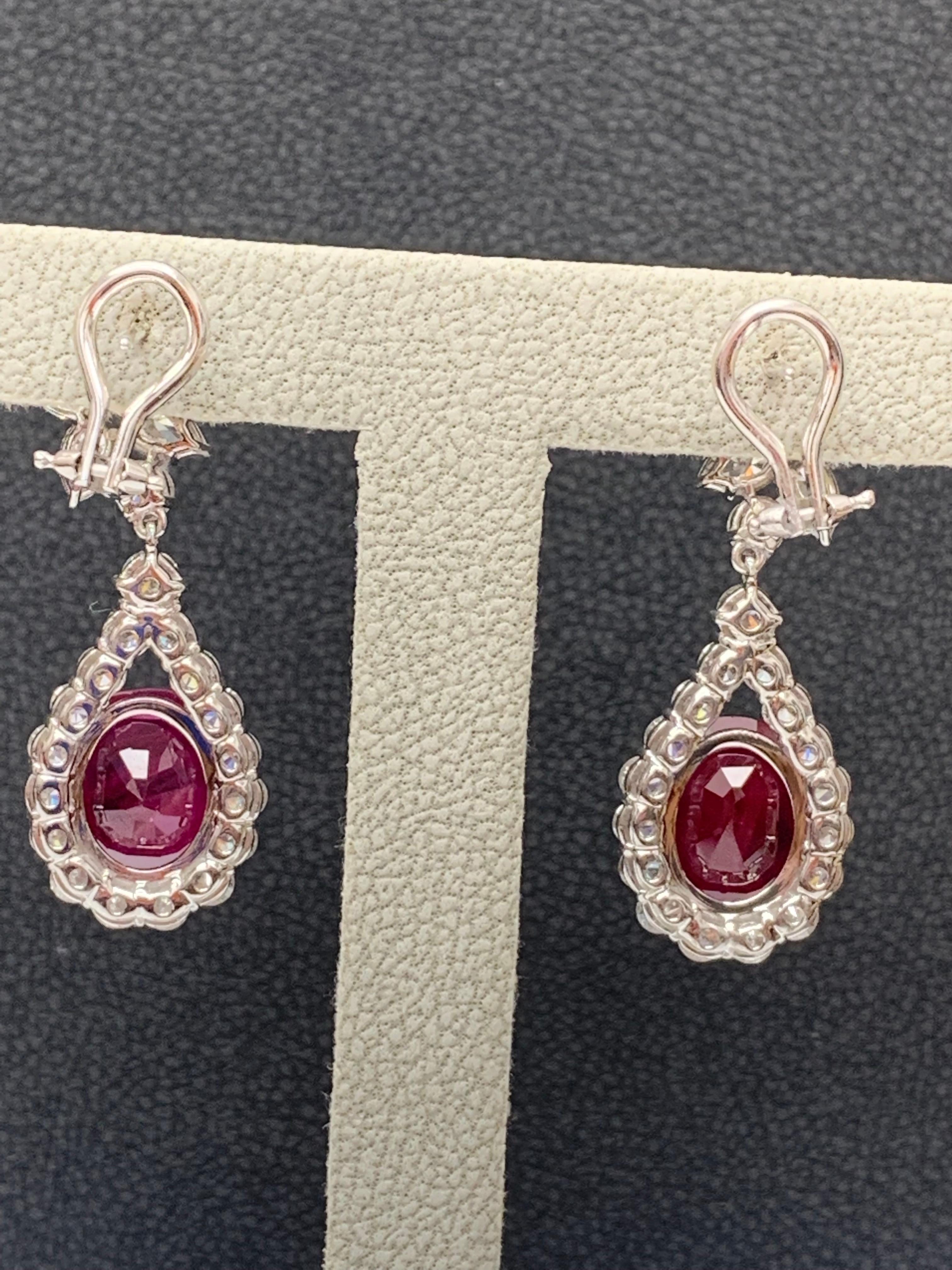 Boucles d'oreilles en goutte en or blanc 18 carats avec rubis de Birmanie certifié de 10,18 carats et diamants en vente 2