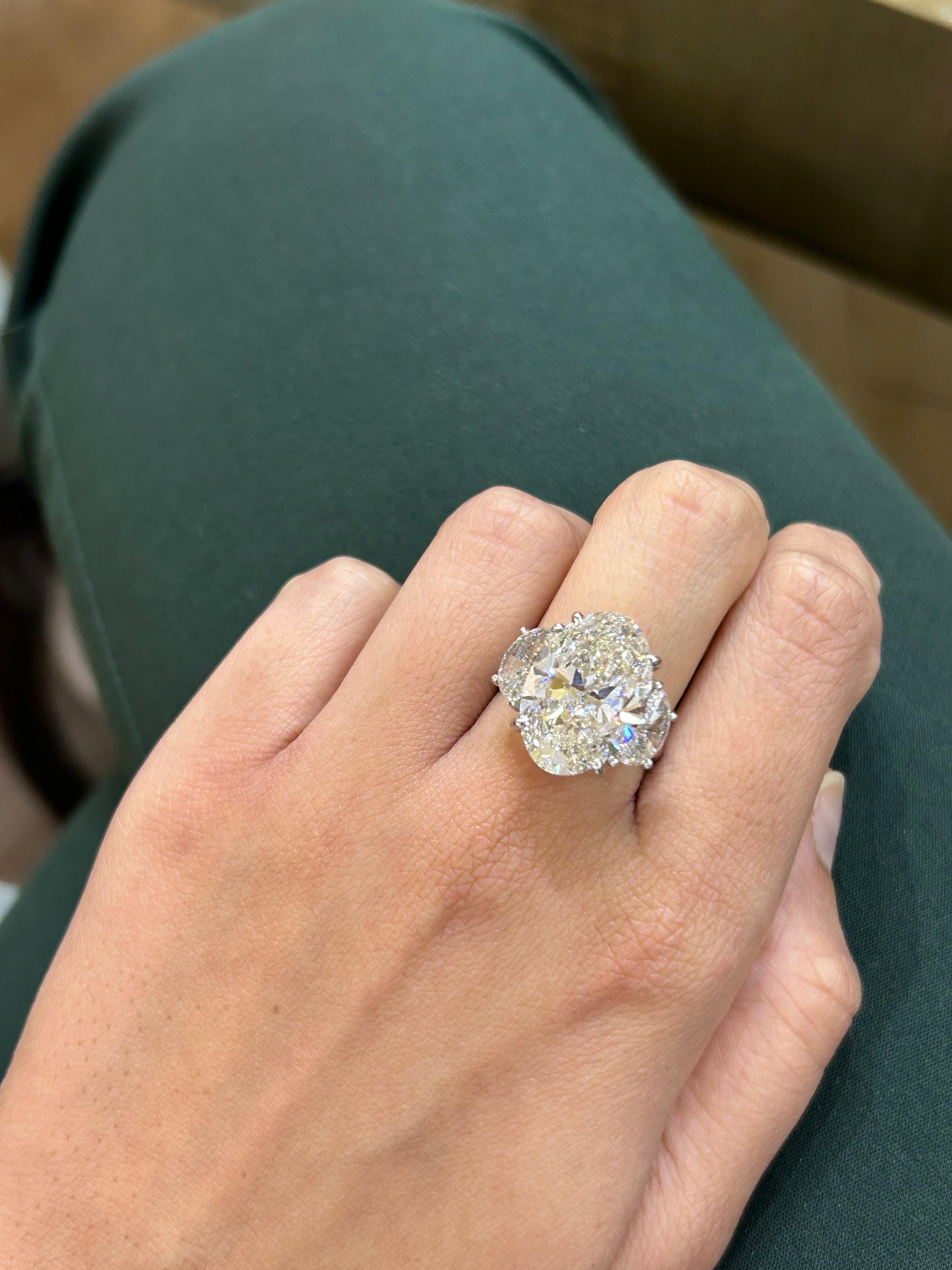 zertifizierter 10,27 Karat ovaler Diamantring mit drei Steinen Damen
