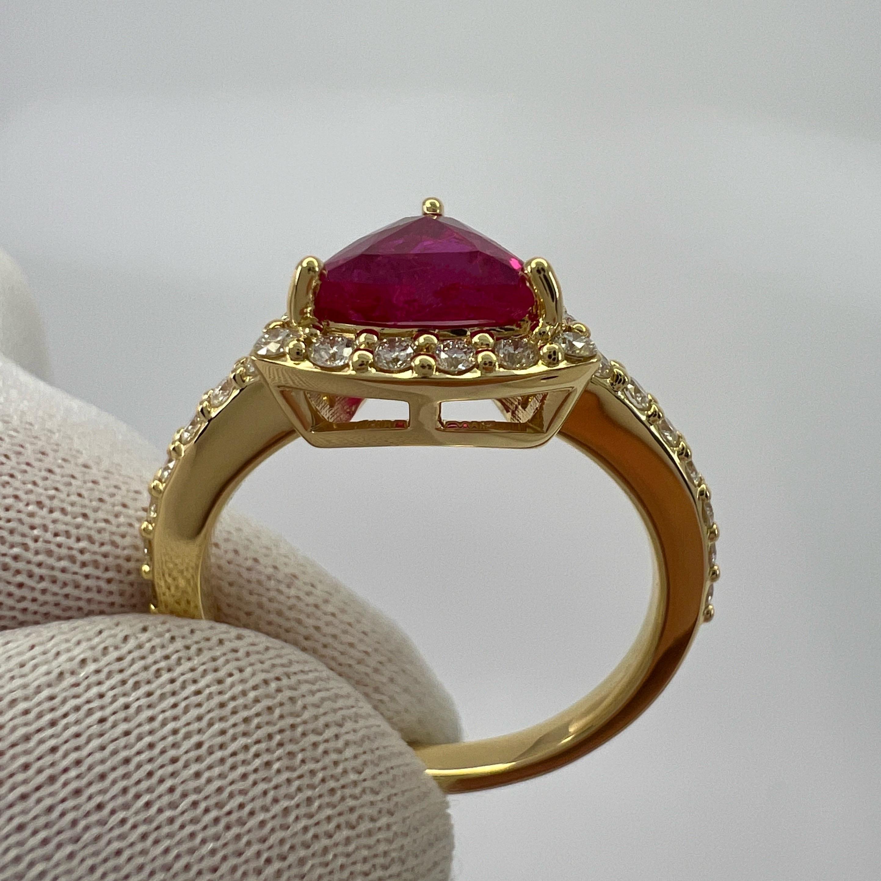 Certified 1.02ct No Heat Triangle Cut Ruby Diamond 18k Yellow Gold Cluster Ring For Sale 1