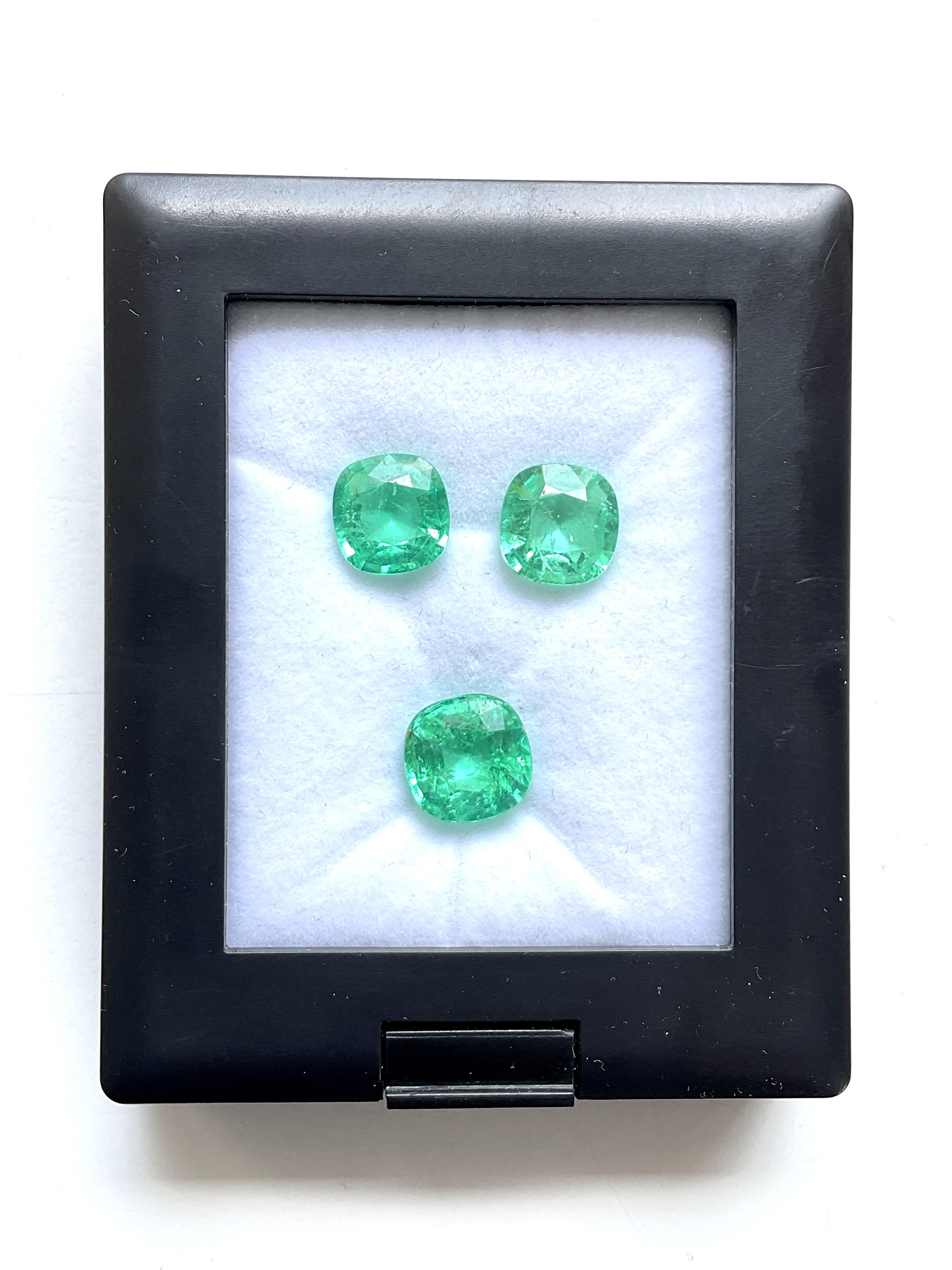 certified 10.35 carats colombian emerald cushion 3 pieces cut stone set gemstone In New Condition For Sale In Jaipur, RJ