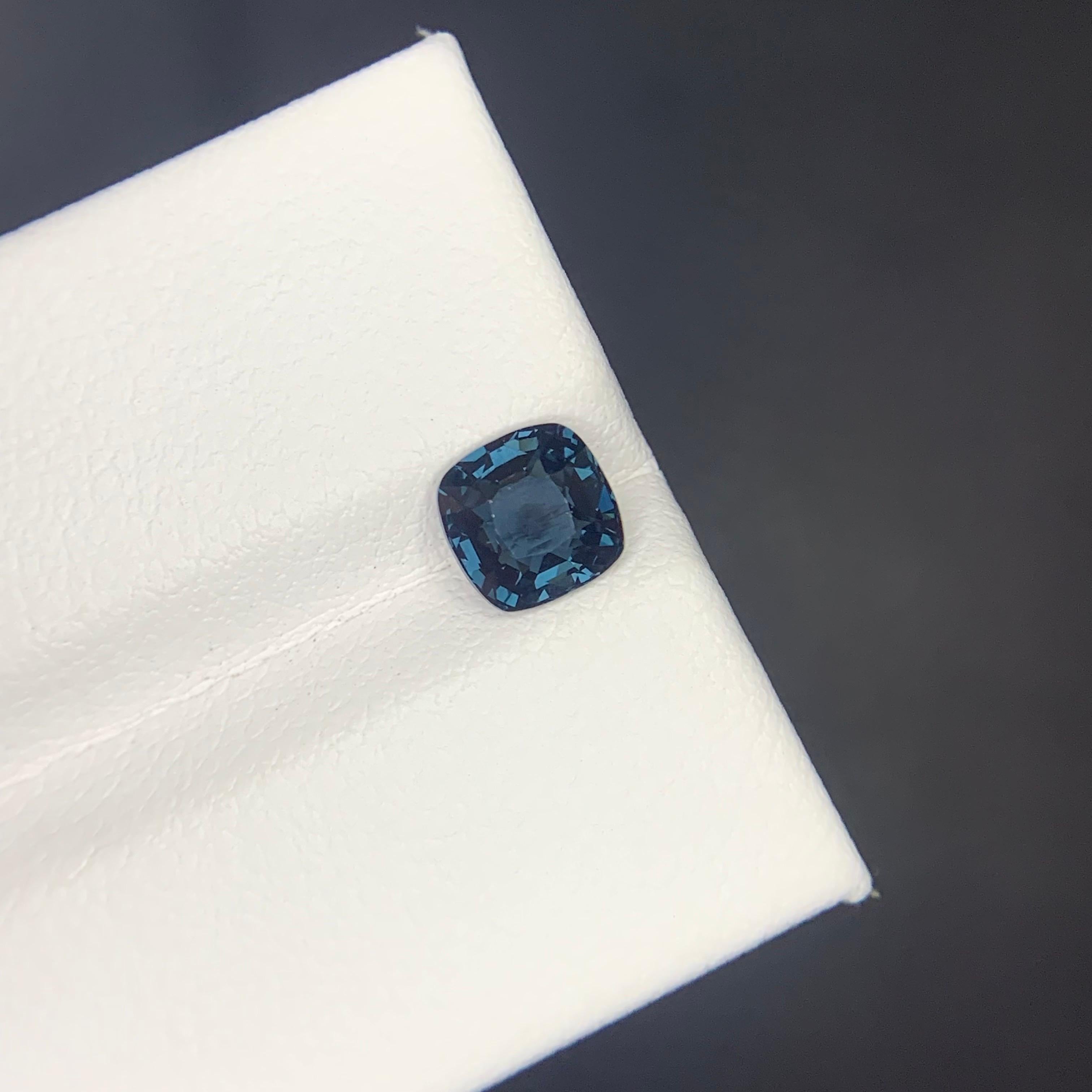 Certified 1.05 Carat Natural Loose Blue Spinel Gemstone From Tanzania en vente 6