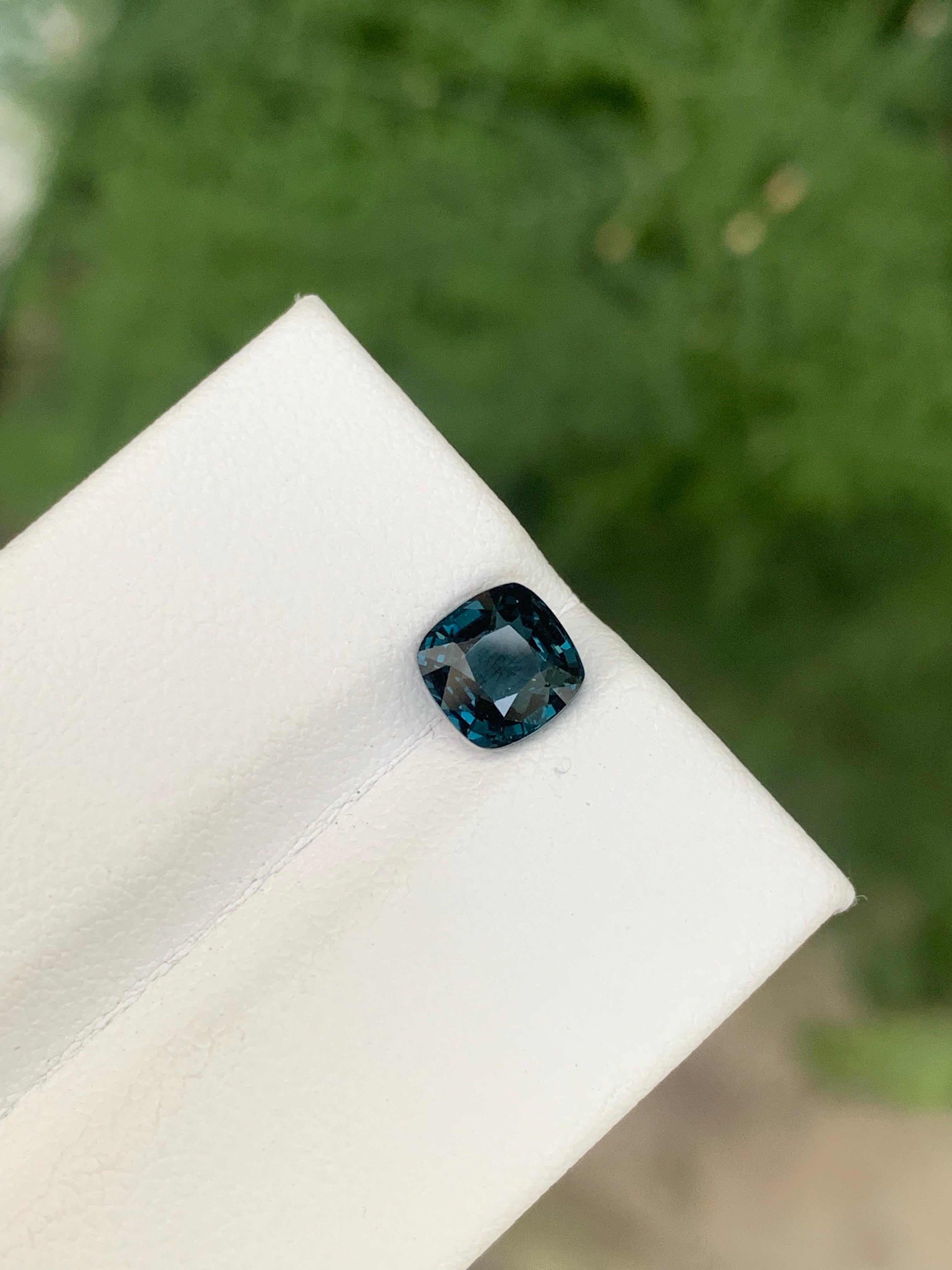 Taille coussin Certified 1.05 Carat Natural Loose Blue Spinel Gemstone From Tanzania en vente