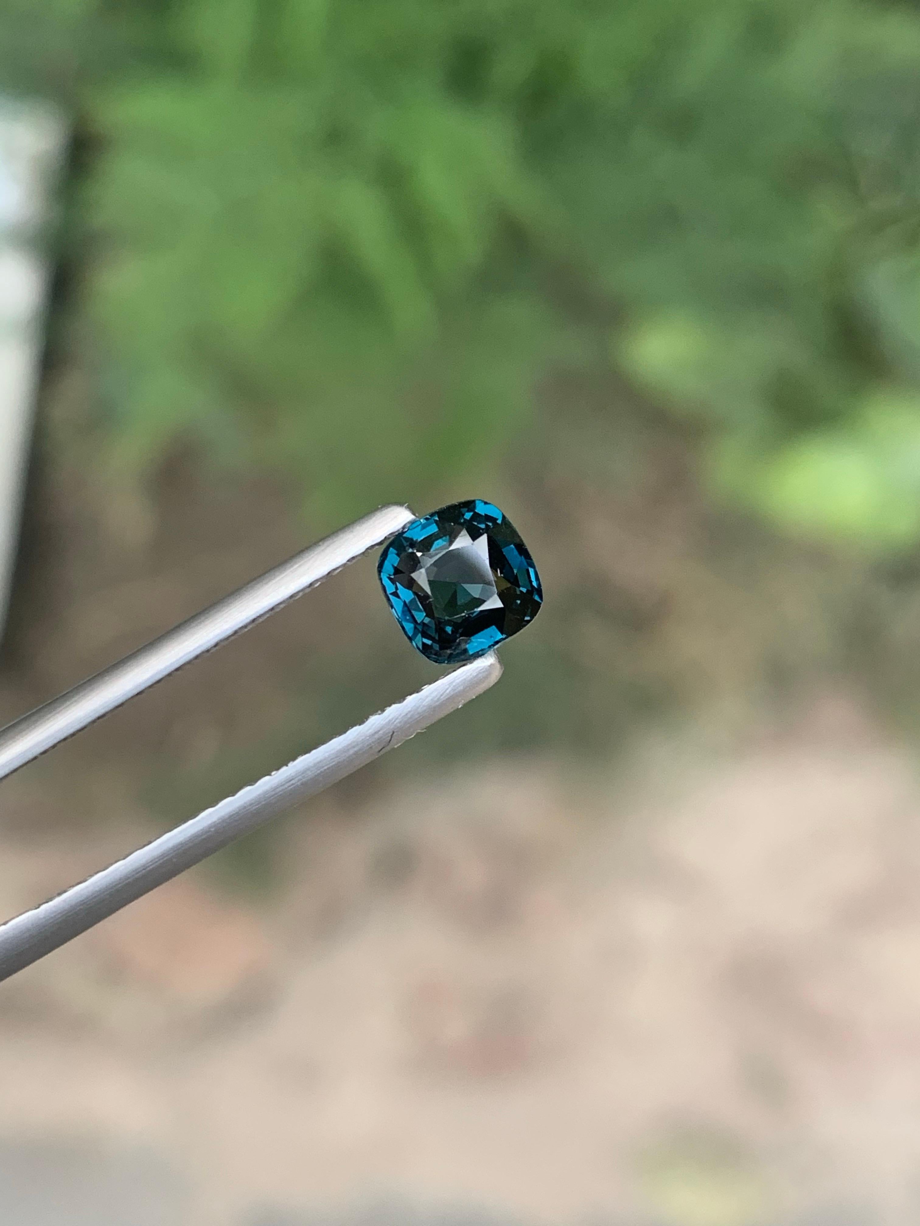 Certified 1.05 Carat Natural Loose Blue Spinel Gemstone From Tanzania Unisexe en vente