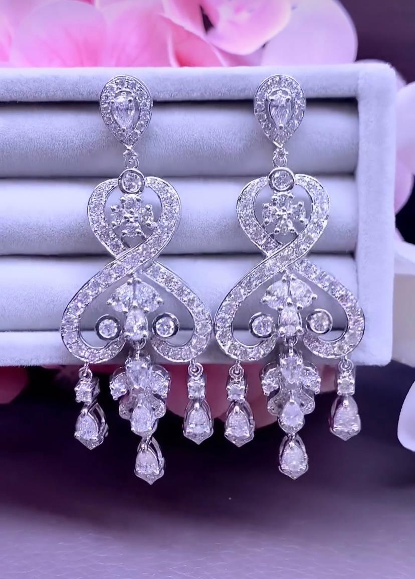 Certified 10.50 Carats Natural Diamonds 18K Gold Earrings  In New Condition For Sale In Massafra, IT