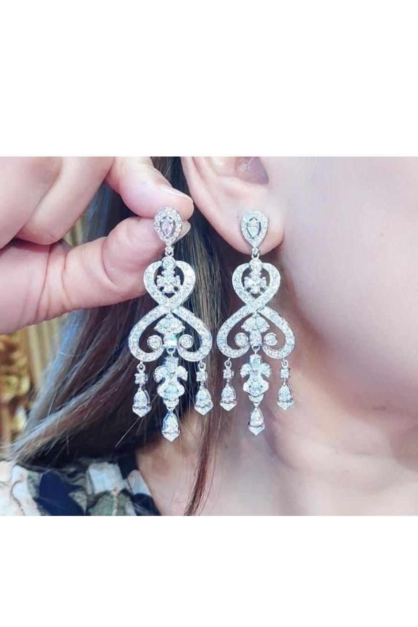 Boucles d'oreilles en or 18 carats avec diamants naturels certifiés 10,50 carats  Pour femmes en vente