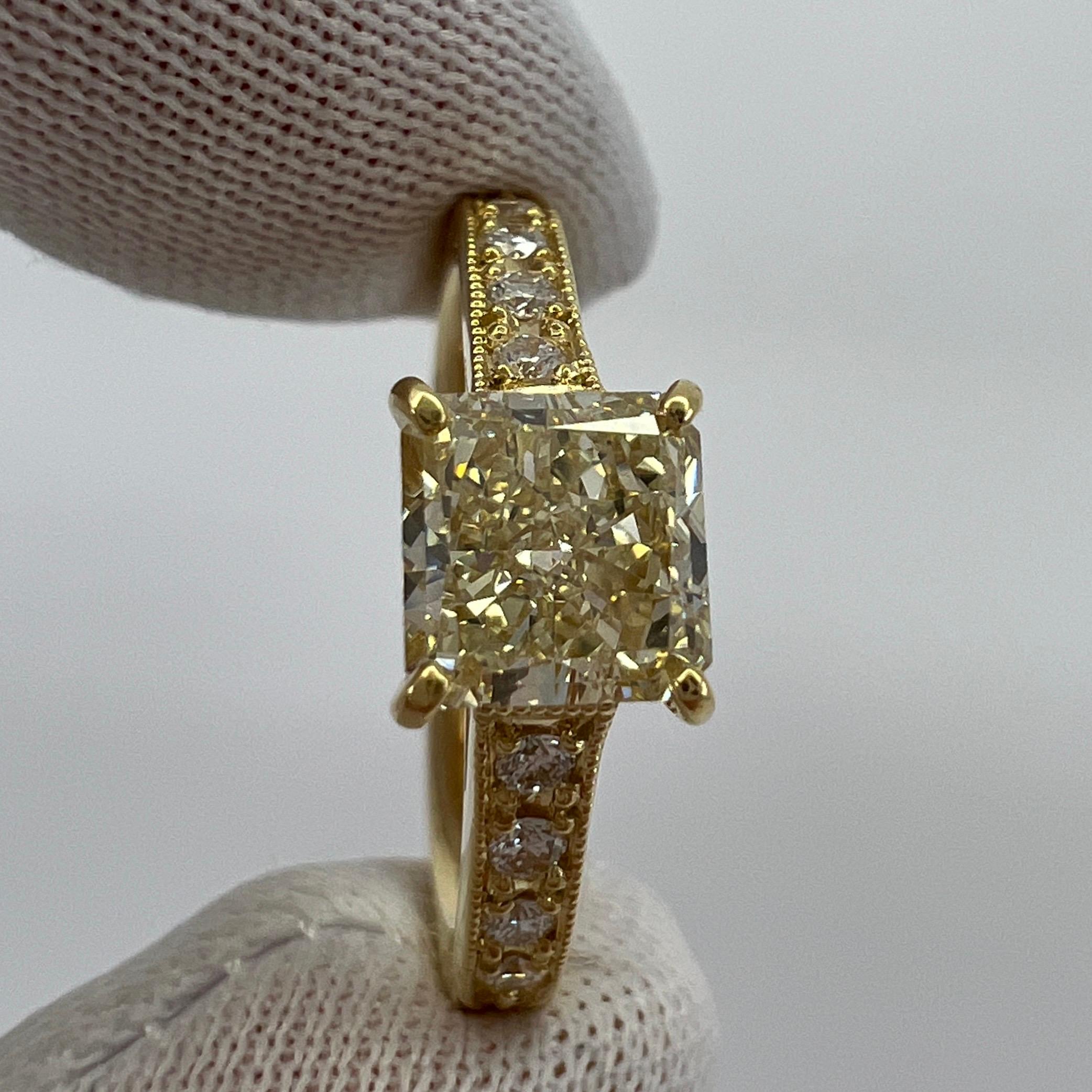 Certified 1.05ct Fancy Light Yellow Cushion Cut Diamond 18k Yellow Gold Ring SI1 For Sale 1
