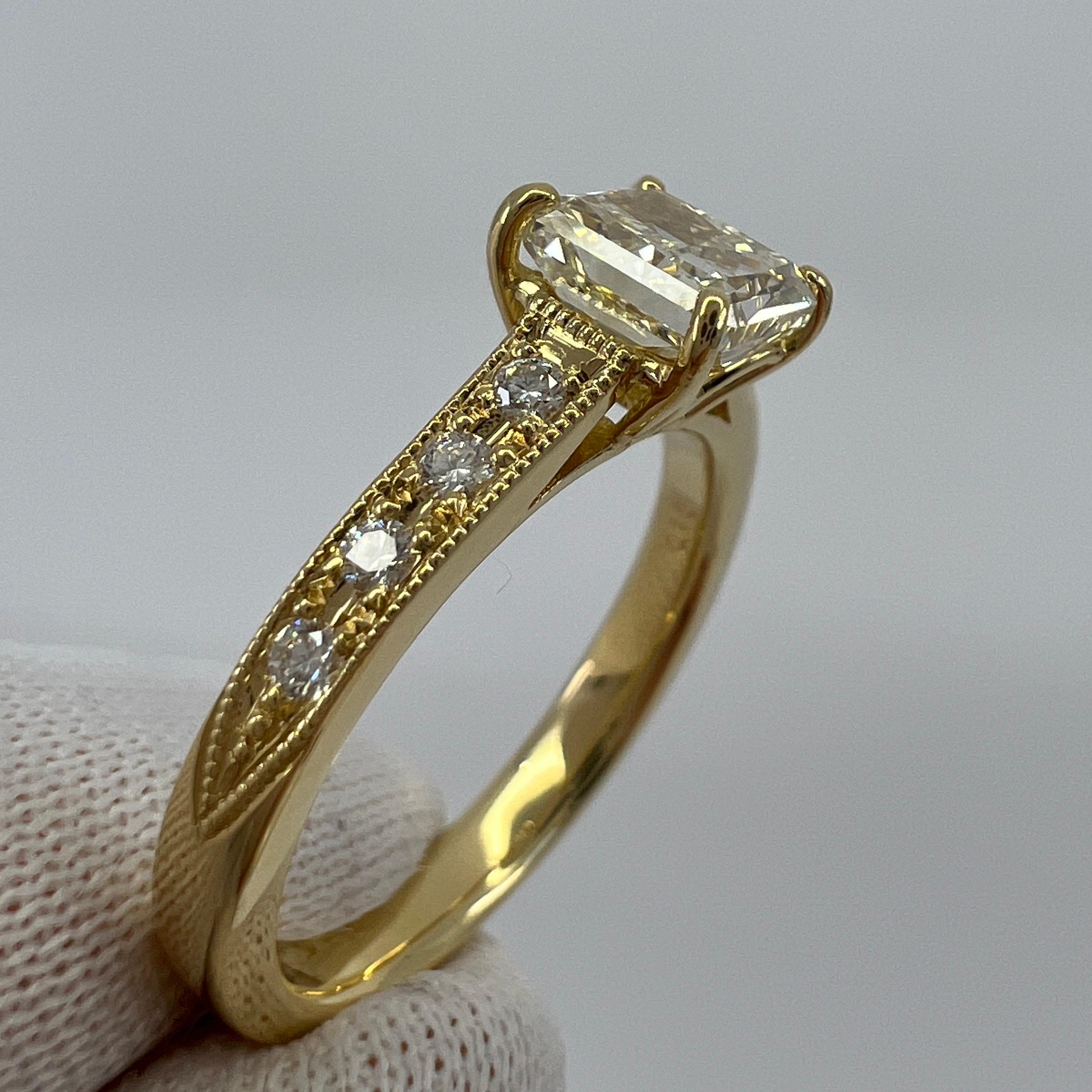 Certified 1.05ct Fancy Light Yellow Cushion Cut Diamond 18k Yellow Gold Ring SI1 For Sale 5