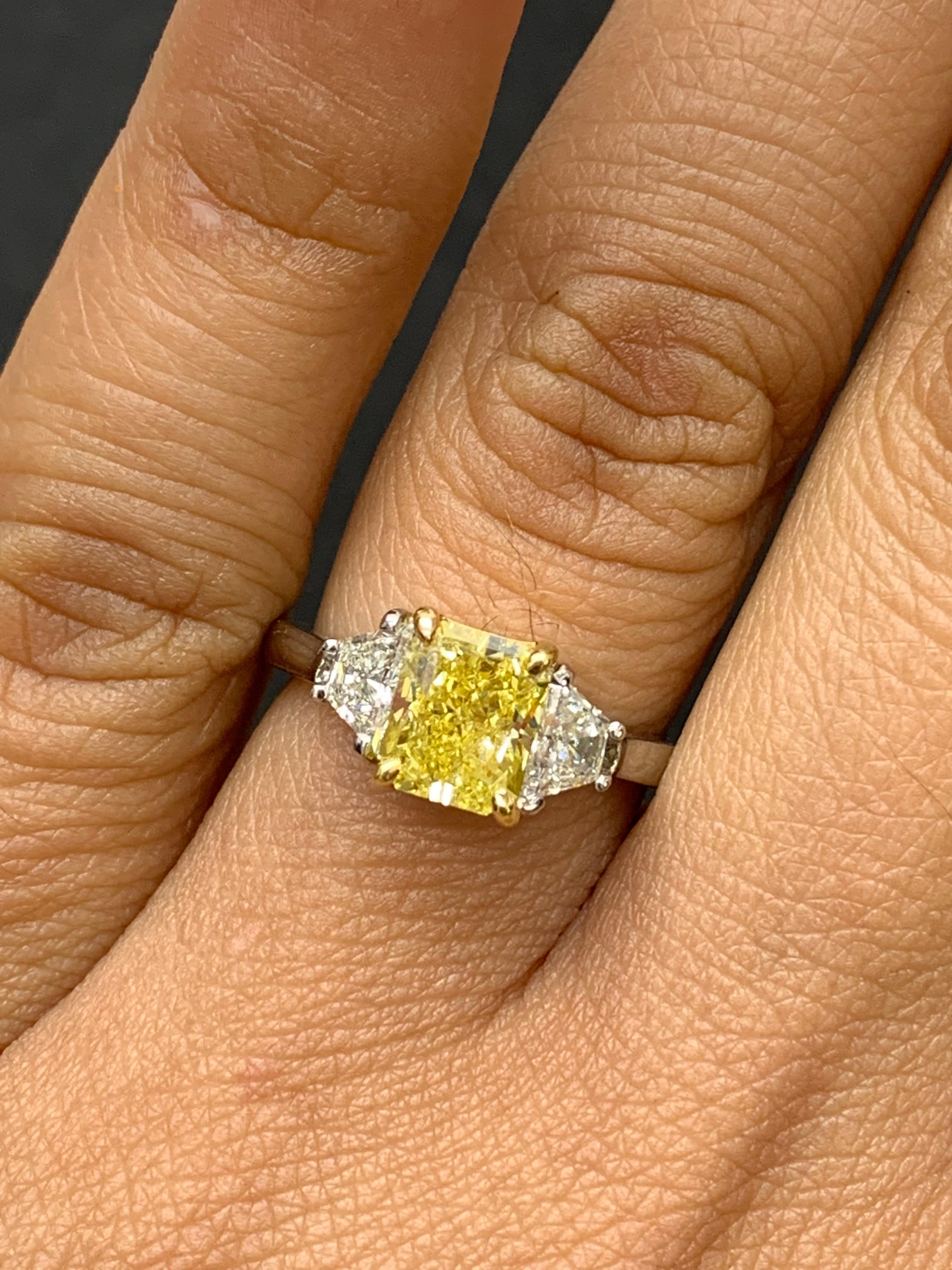 Certified 1.06 Carat Emerald Cut Yellow Diamond Three-Stone Engagement Ring For Sale 5