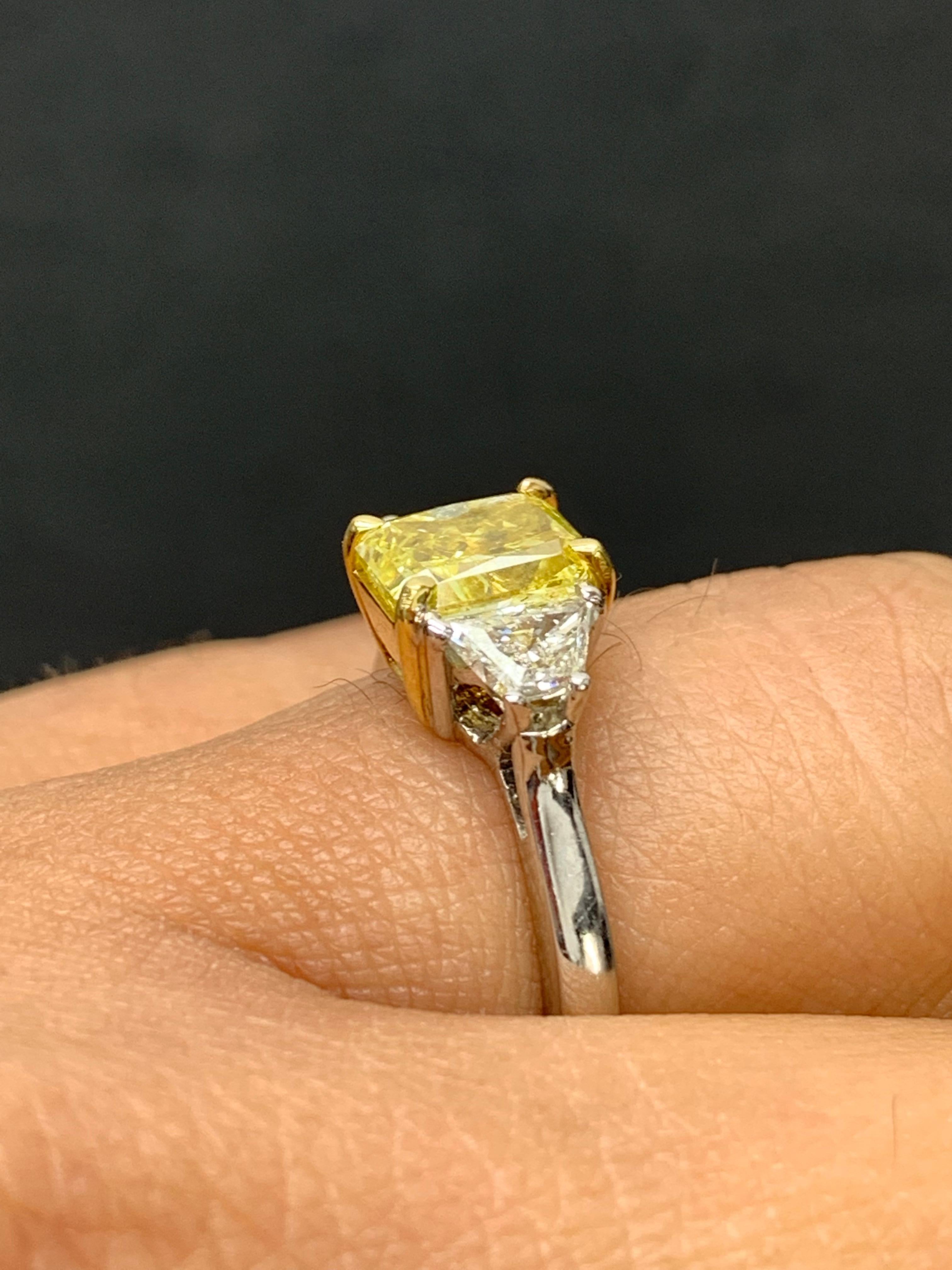 Certified 1.06 Carat Emerald Cut Yellow Diamond Three-Stone Engagement Ring For Sale 3