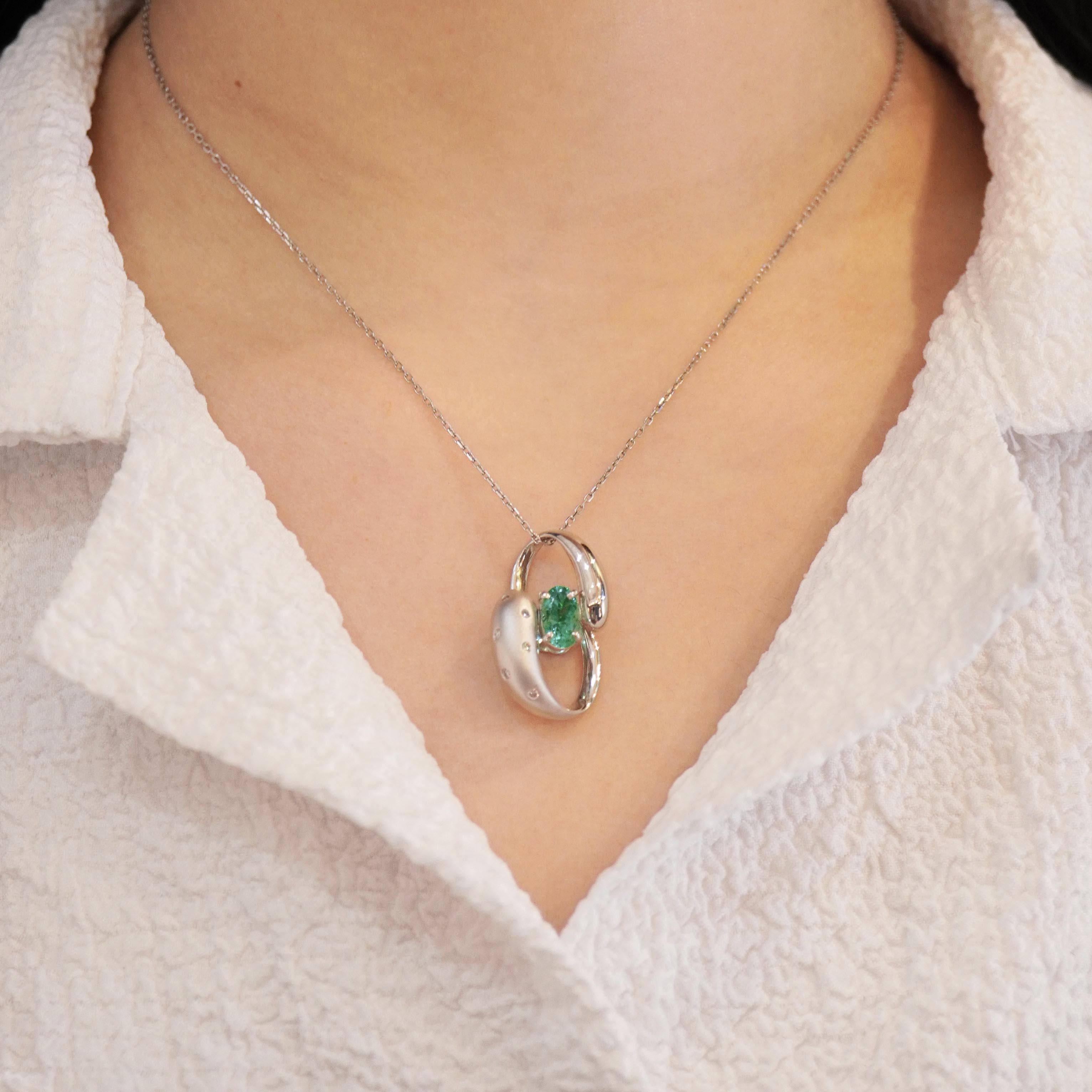 Certified 1.06 Carat Emerald 'Hope' Pendant PT 900 In New Condition For Sale In Hung Hom, HK