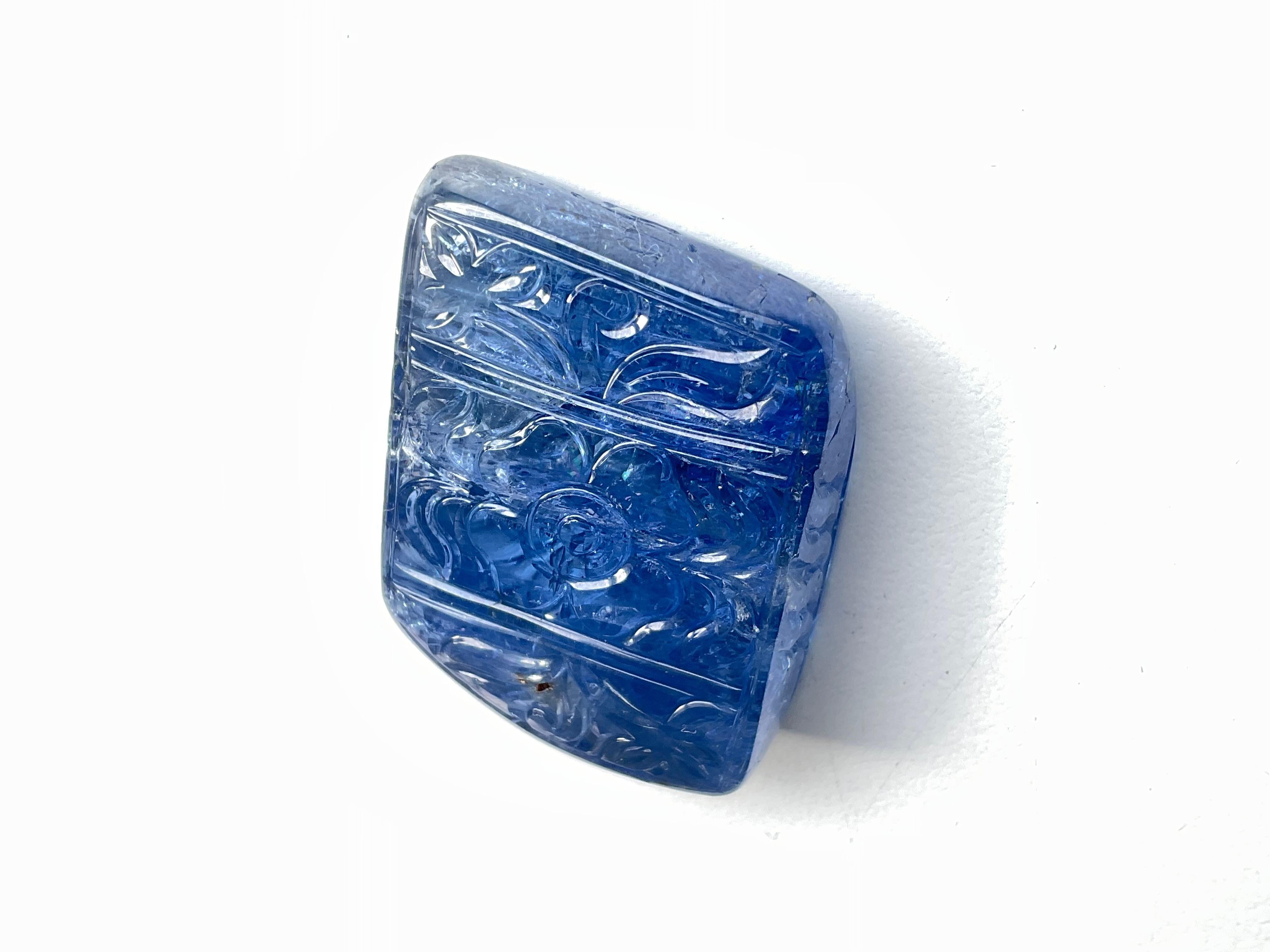 Certified 106.77 cts Burmese No heat Blue Sapphire Carved Specimen Natural gem In New Condition For Sale In Jaipur, RJ