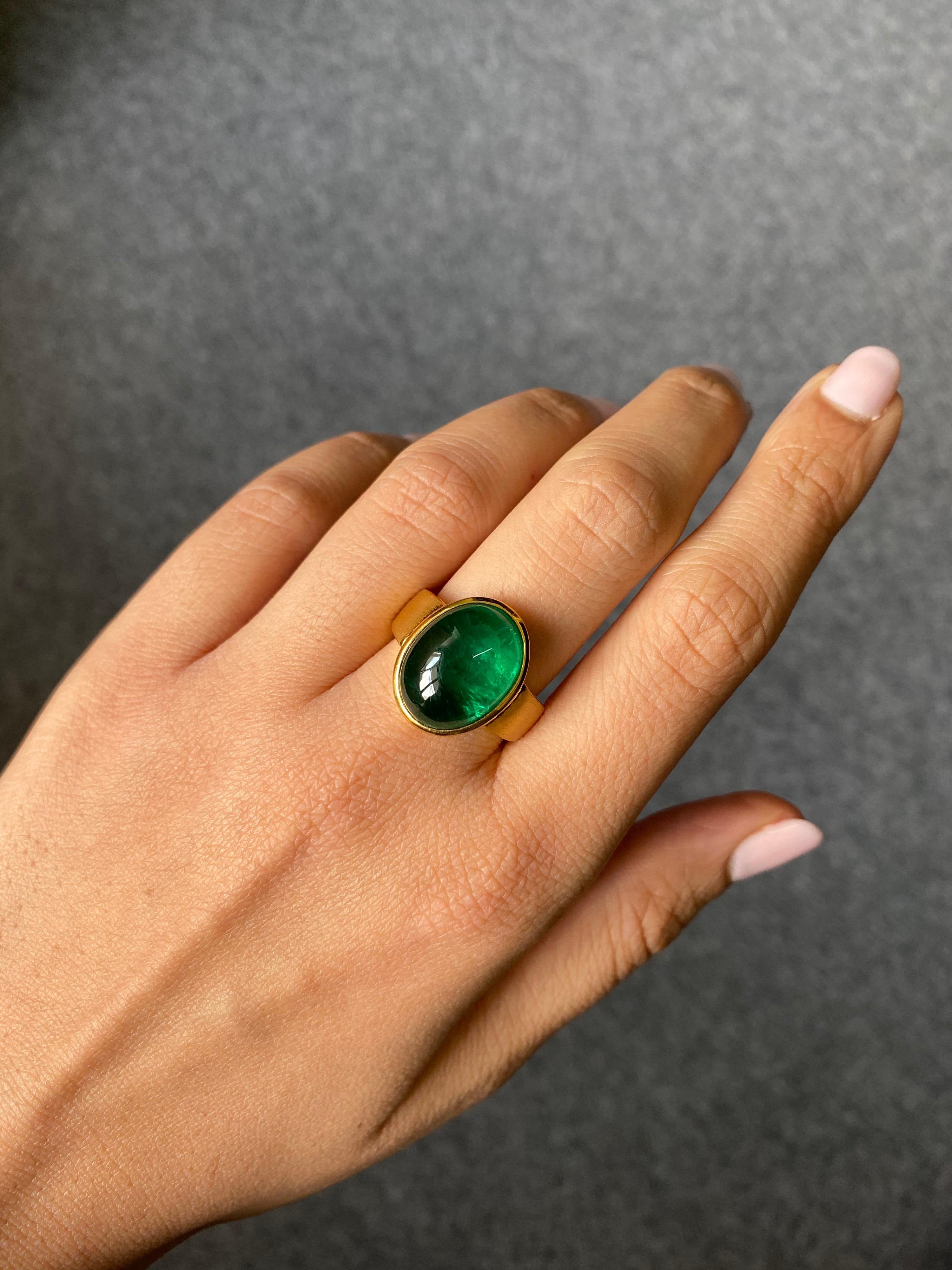 Certified 10.87 Carat Emerald Cabochon Dome Ring - Custom Made In New Condition In Bangkok, Thailand