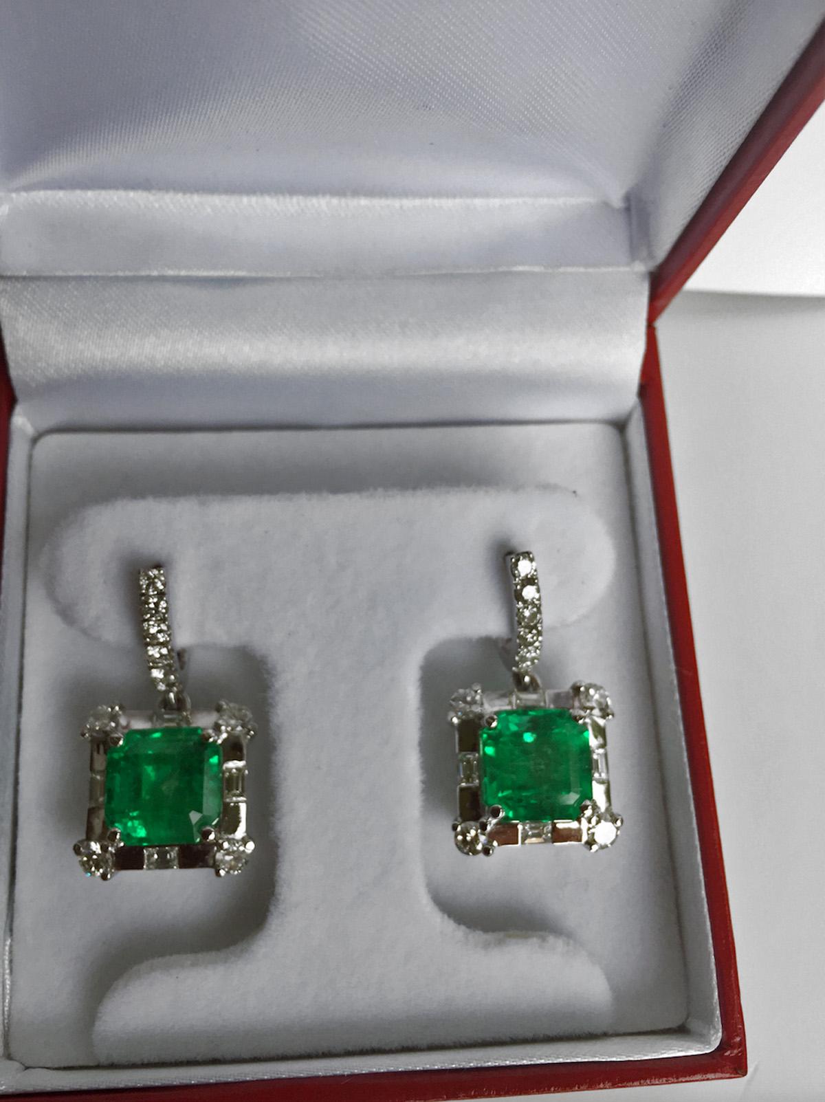 Certified 10.77 Carat Square Colombian Emerald Diamond Earrings 18 Karat For Sale 1