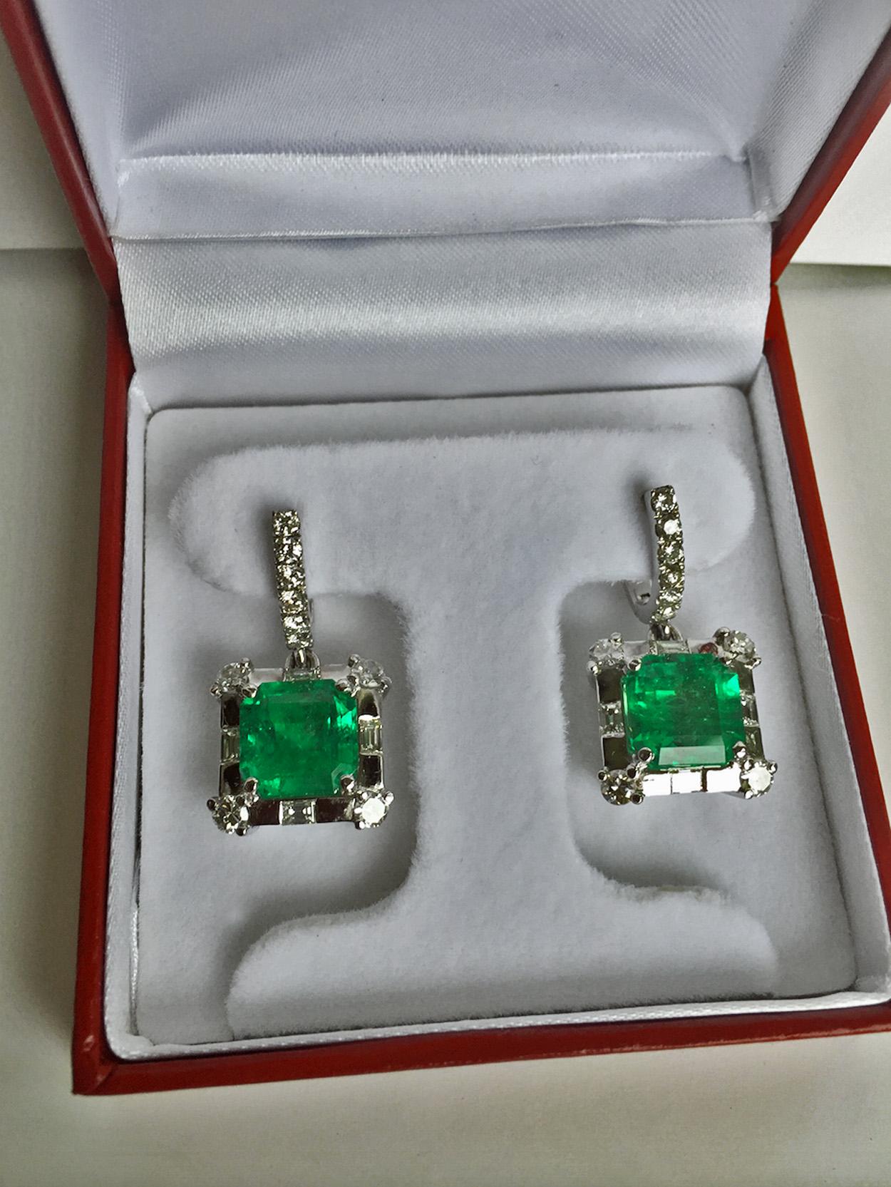 Certified 10.77 Carat Square Colombian Emerald Diamond Earrings 18 Karat For Sale 4