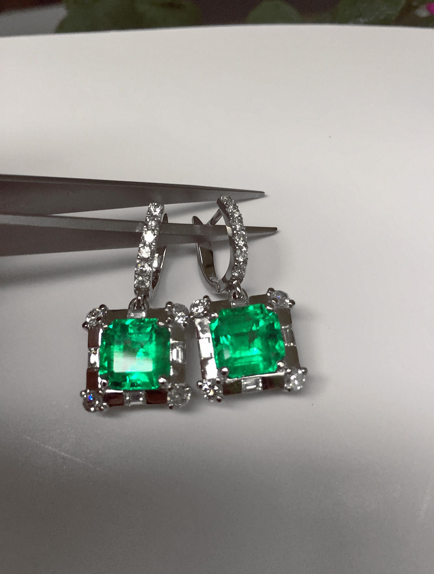 Certified 10.77 Carat Square Colombian Emerald Diamond Earrings 18 Karat For Sale 5