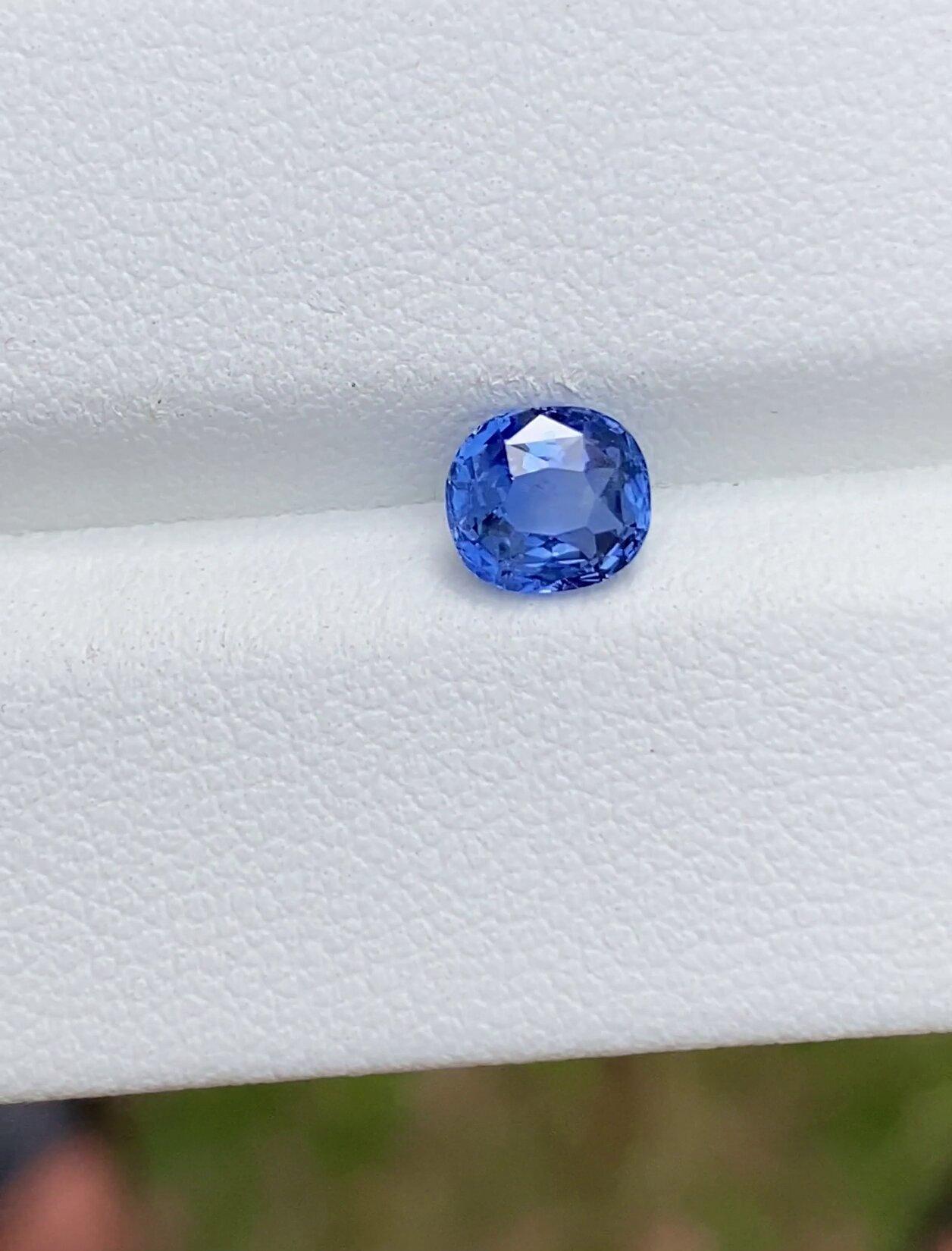 Certified 1.08 Ct Unheated Blue Sapphire Ceylon Origin Ring Gemstone  In New Condition For Sale In Makola, LK