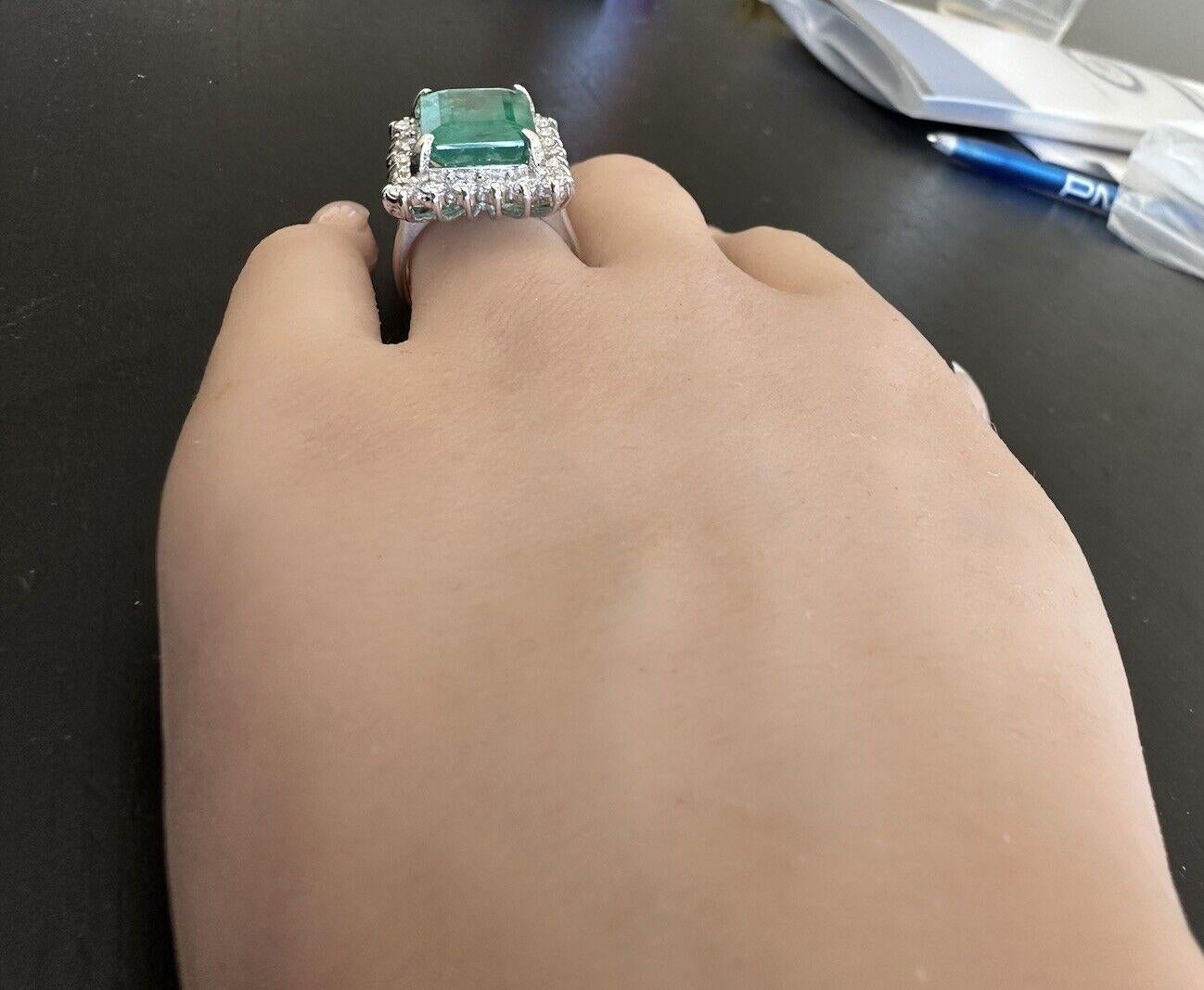 CERTIFIED! 10.88 Carats Natural Emerald and Diamond 14K Solid White Gold Ring For Sale 5