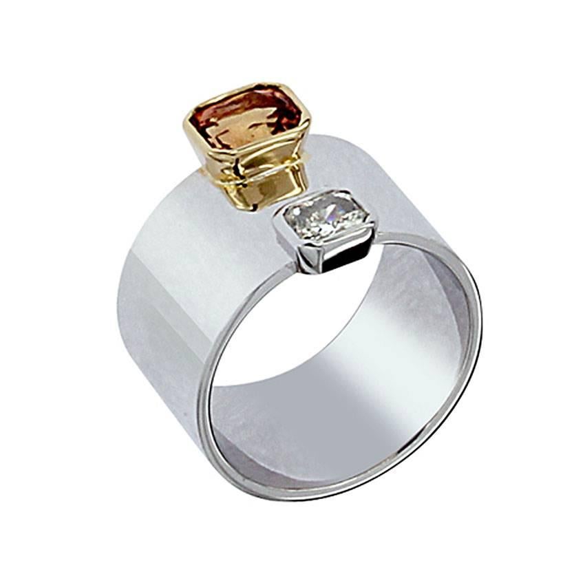 Certified 1.09 Carat Padparadscha Orange Sapphire 0.39 Diamond 18Karat Gold Ring For Sale