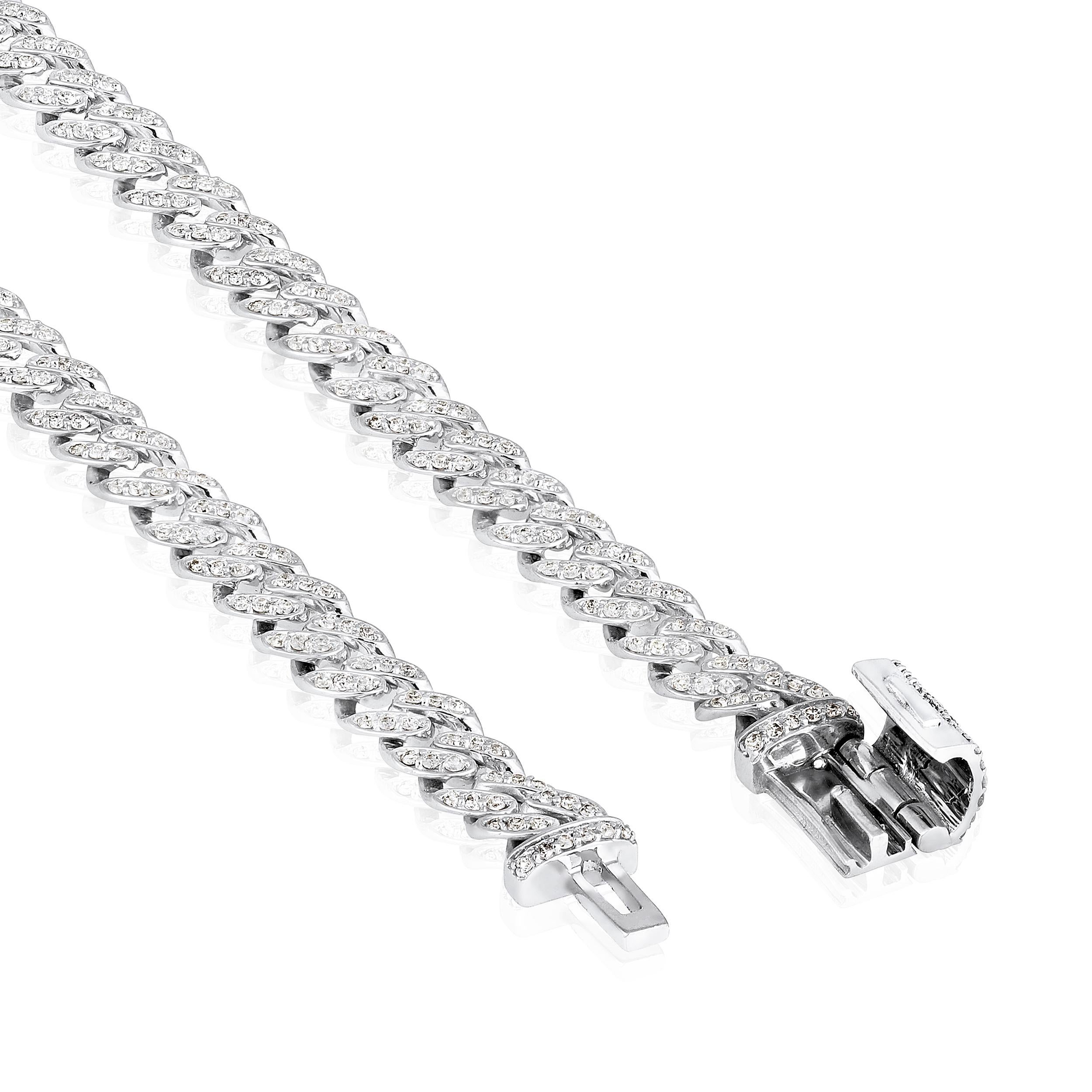 Fabriqué en or blanc 10K de 5,77 grammes, le bracelet contient 432 pierres de diamants ronds d'un total de 0,82 carat de couleur F-G et de carat I1-I2. La longueur du bracelet est de 7 pouces.

Ce bijou sera confectionné par nos artisans qualifiés