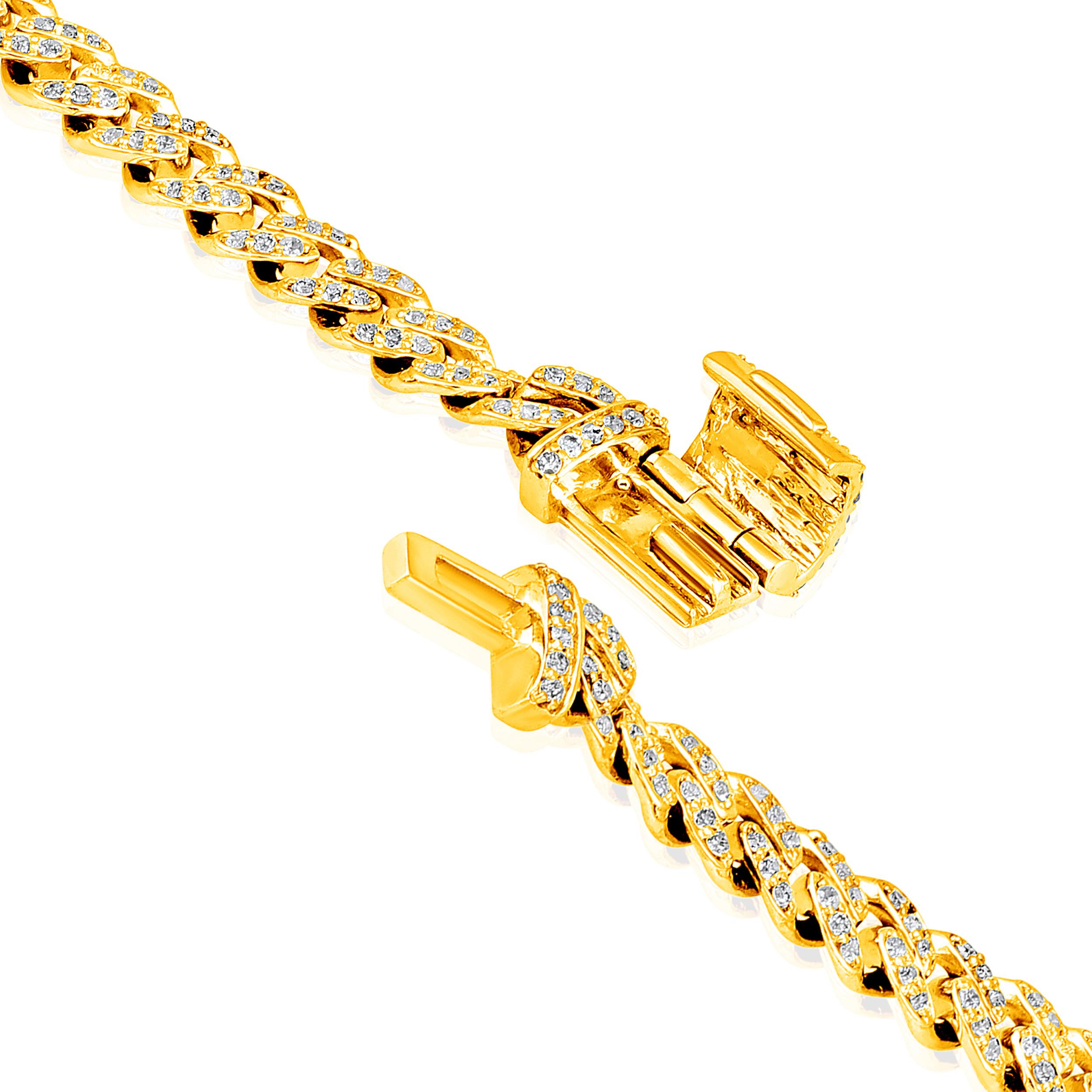 Fabriqué en or jaune 10K de 5,94 grammes, le bracelet contient 432 pierres de diamants ronds d'un total de 0,82 carat de couleur F-G et de carat I1-I2. La longueur du bracelet est de 7 pouces.
Ce bijou sera confectionné par nos artisans qualifiés