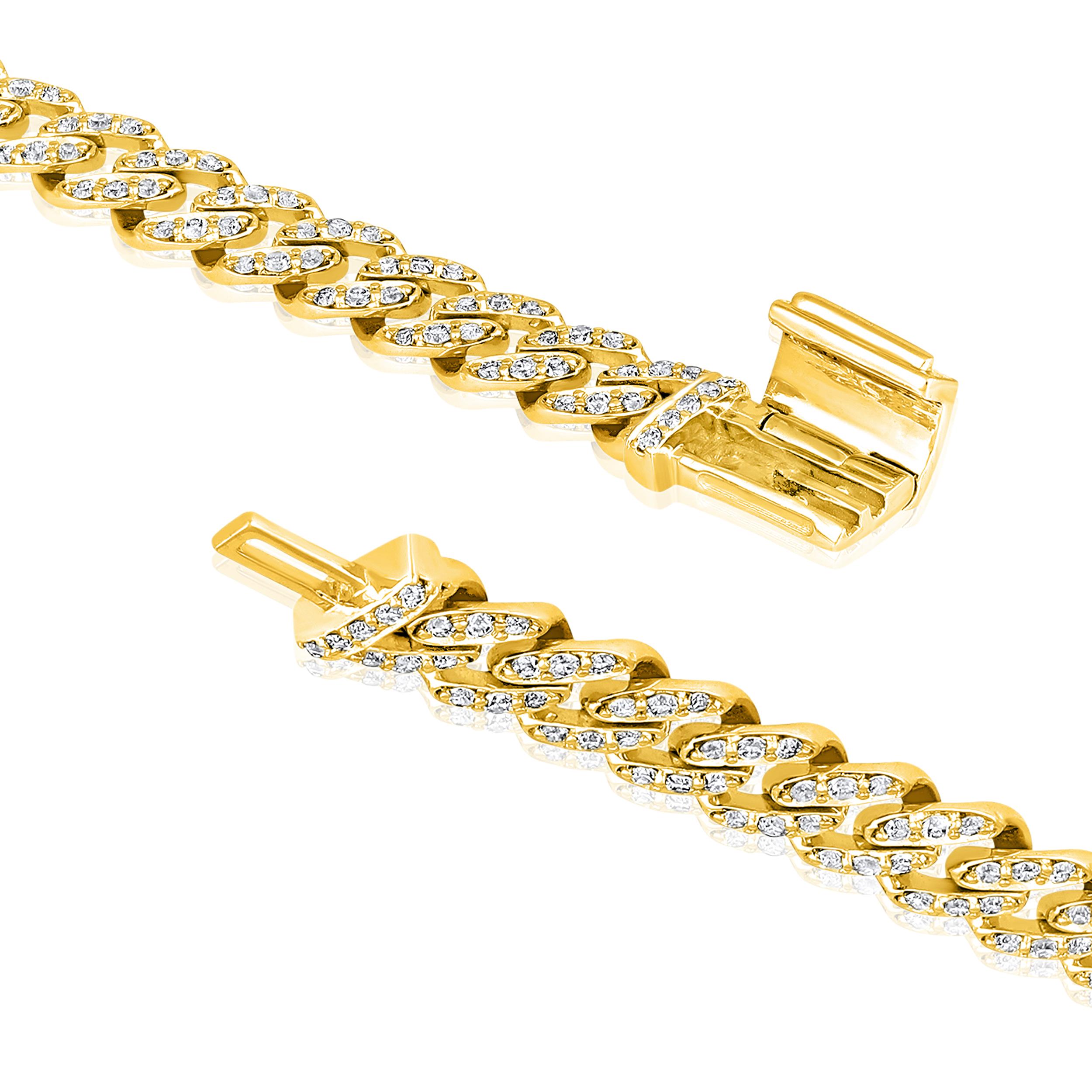 Realizzato in 7,59 grammi di oro giallo 10K, il bracciale contiene 327 pietre di diamanti rotondi per un totale di 1,34 carati di colore F-G e caratura I1-I2. La lunghezza del bracciale è di 7 pollici.

ESSENZA CONTEMPORANEA E SENZA TEMPO: