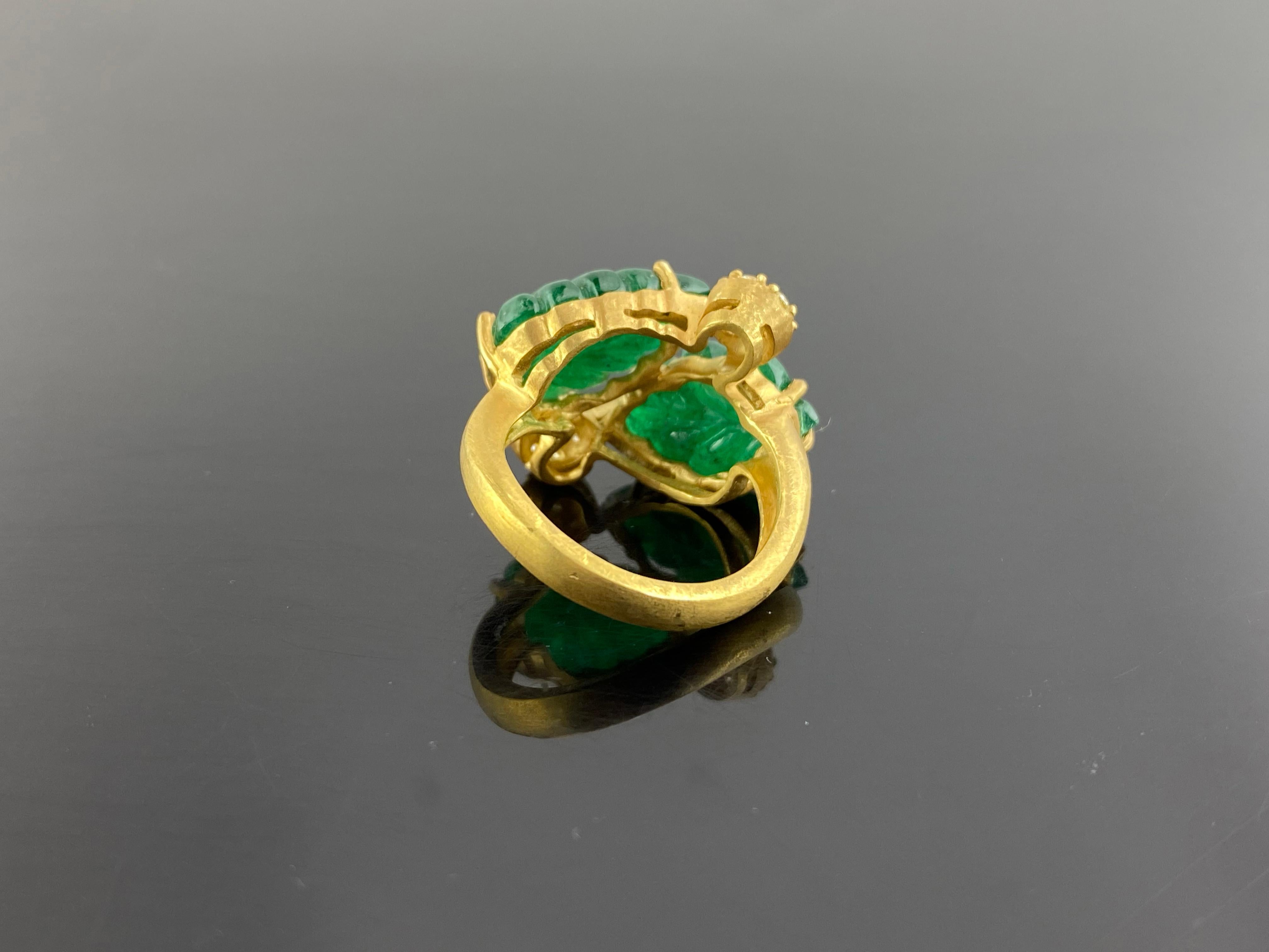Certified 11 Carat Natural Carving Emerald Ring with Matt 18K Gold Cocktail Ring In New Condition For Sale In Bangkok, Thailand