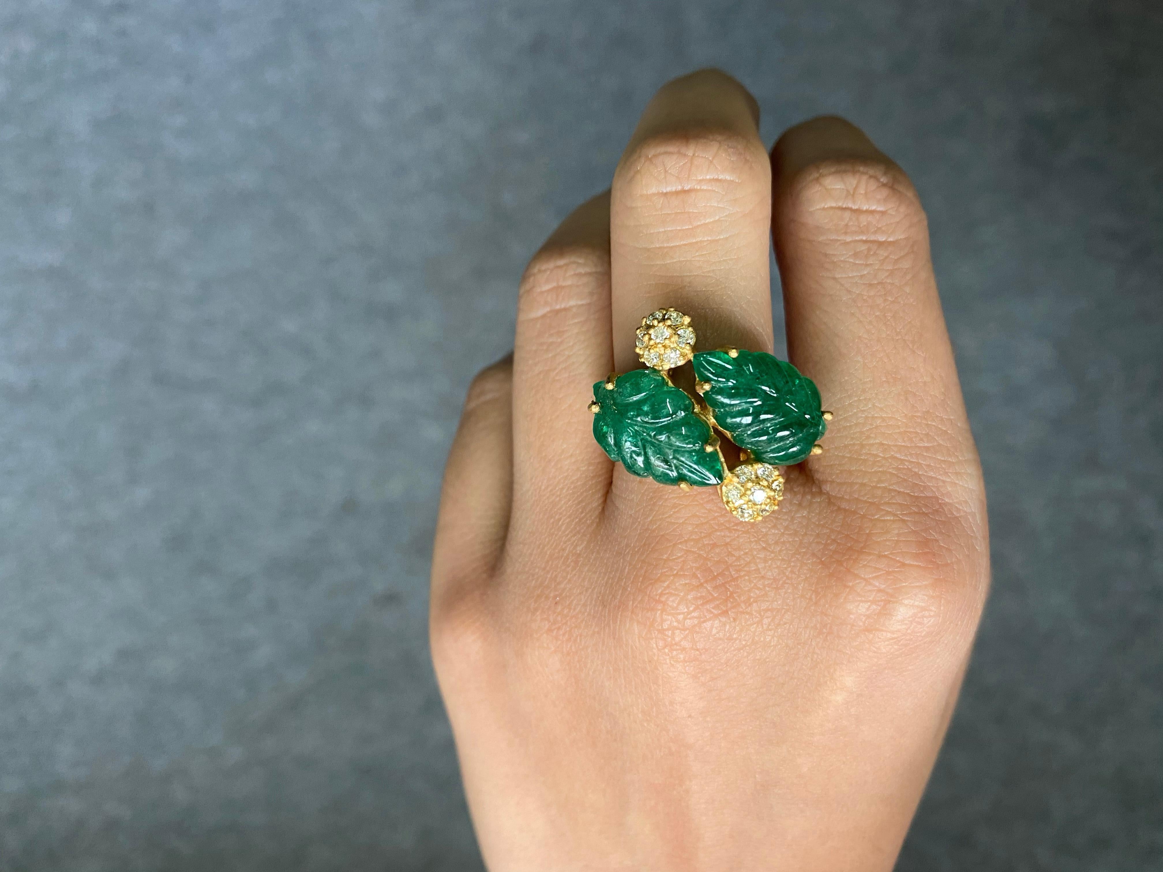 da uomo o donna Anello con smeraldo naturale da intaglio certificato da 11 carati e anello da cocktail in oro 18 carati opaco in vendita
