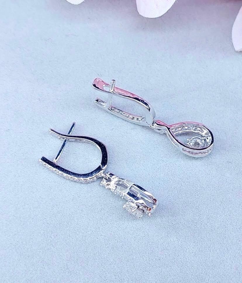 Zertifizierte 1,10 Karat Diamanten 18K Gold Ohrringe Damen im Angebot