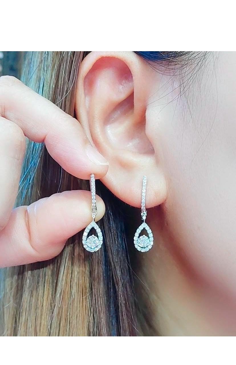 Zertifizierte 1,10 Karat Diamanten 18K Gold Ohrringe im Angebot 3