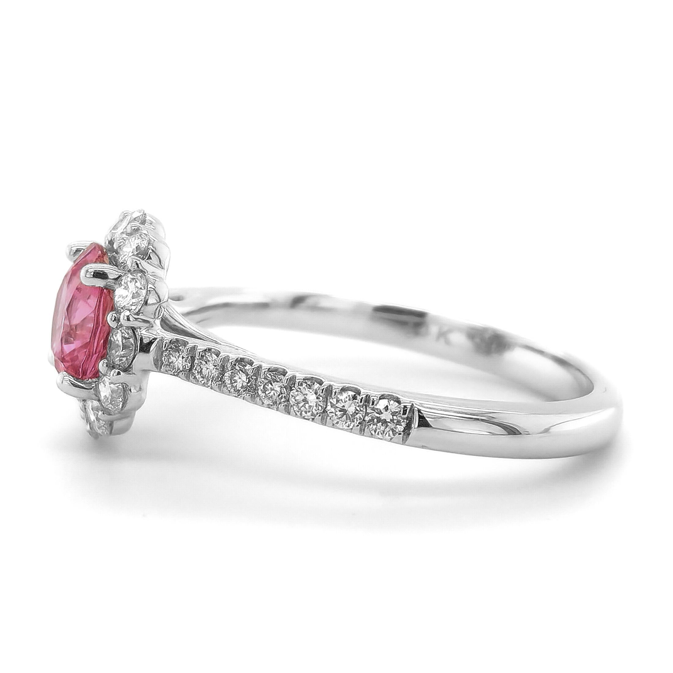 Certified 1.11 Carat Padparadscha Sapphire Diamond set in 14K White Gold Ring In New Condition For Sale In Los Angeles, CA