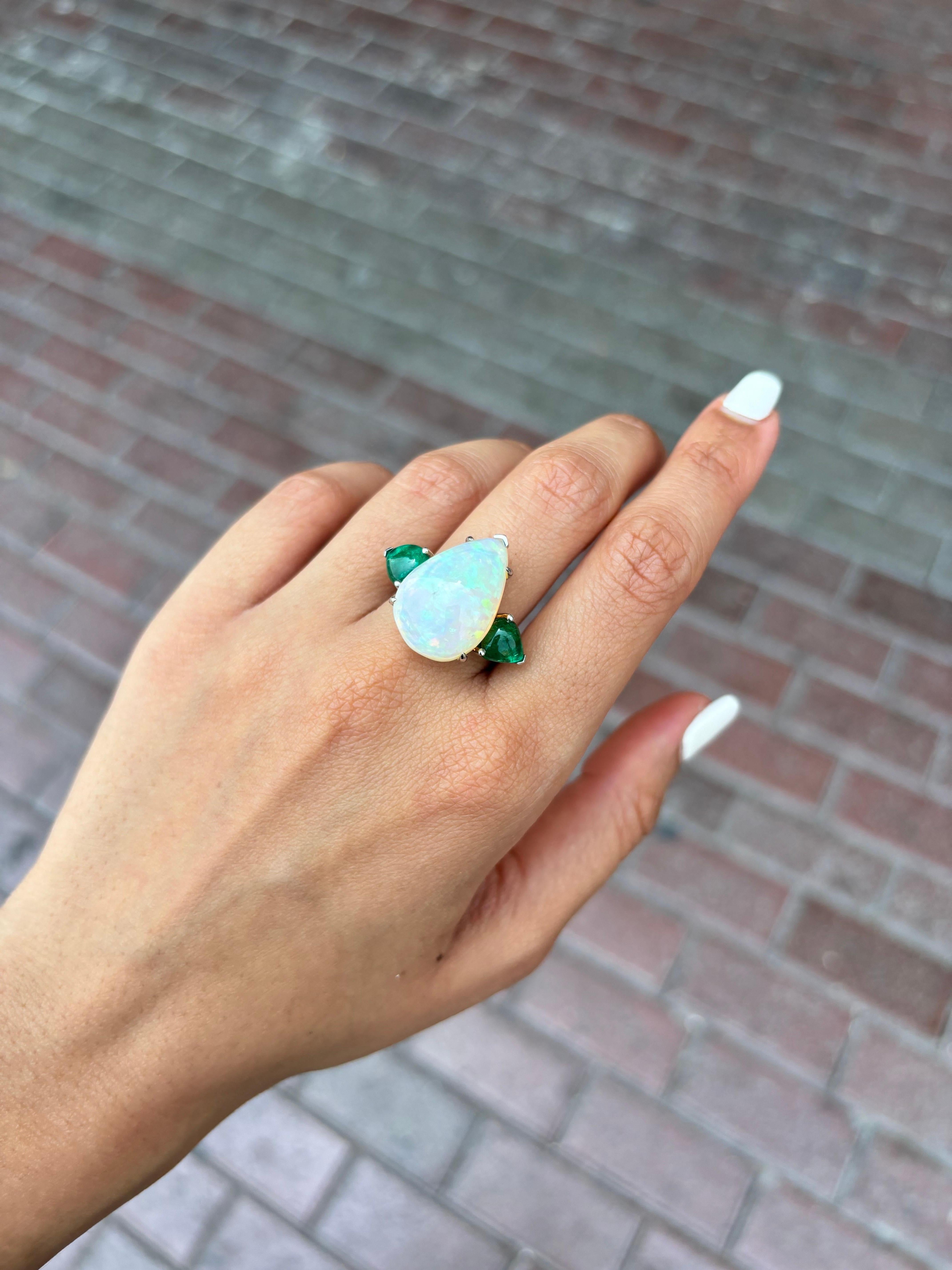 Modern Certified 11.36 Carat Opal and Emerald Cocktail Three Stone Ring For Sale