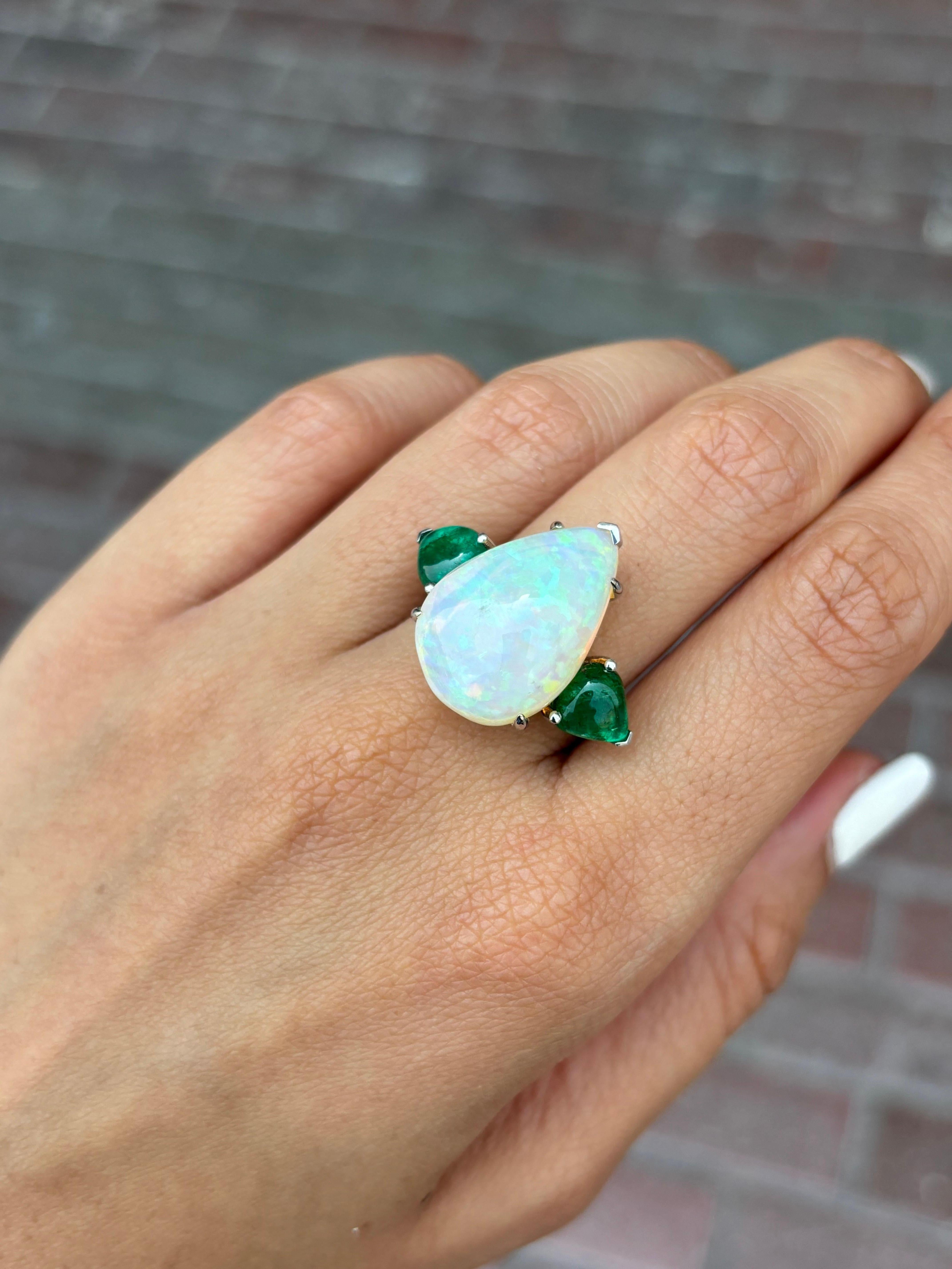 Certified 11.36 Carat Opal and Emerald Cocktail Three Stone Ring In New Condition For Sale In Bangkok, Thailand