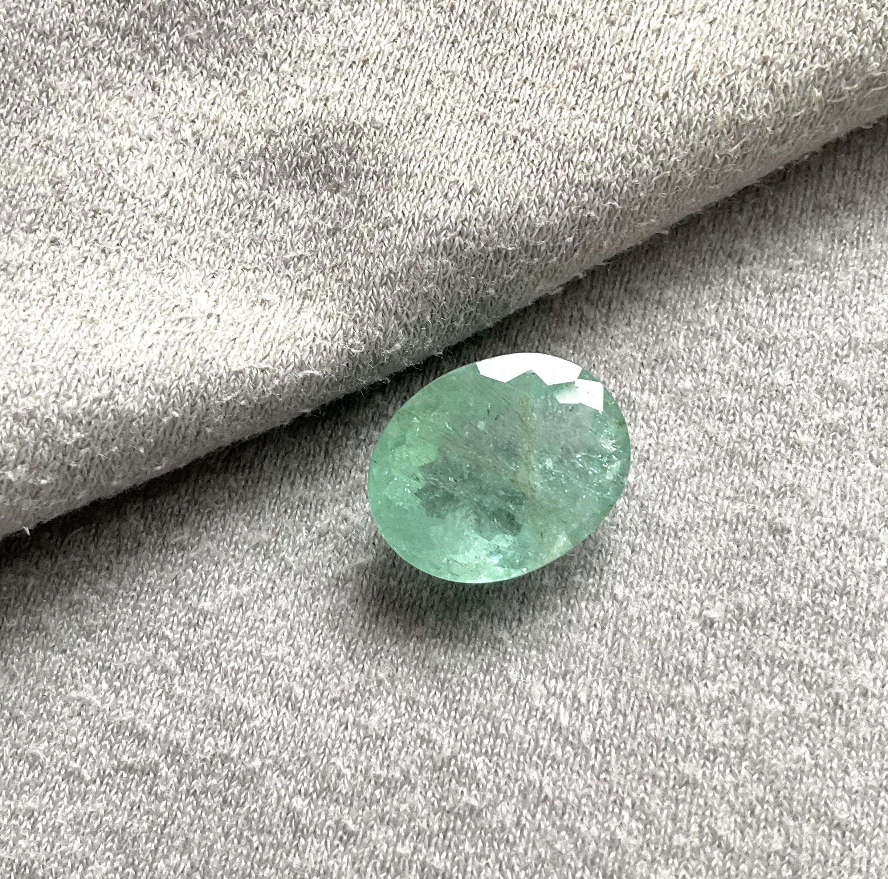 Certified 11.45 Carats Paraiba Tourmaline Oval Cut Stone for Fine Jewelry In New Condition For Sale In Jaipur, RJ