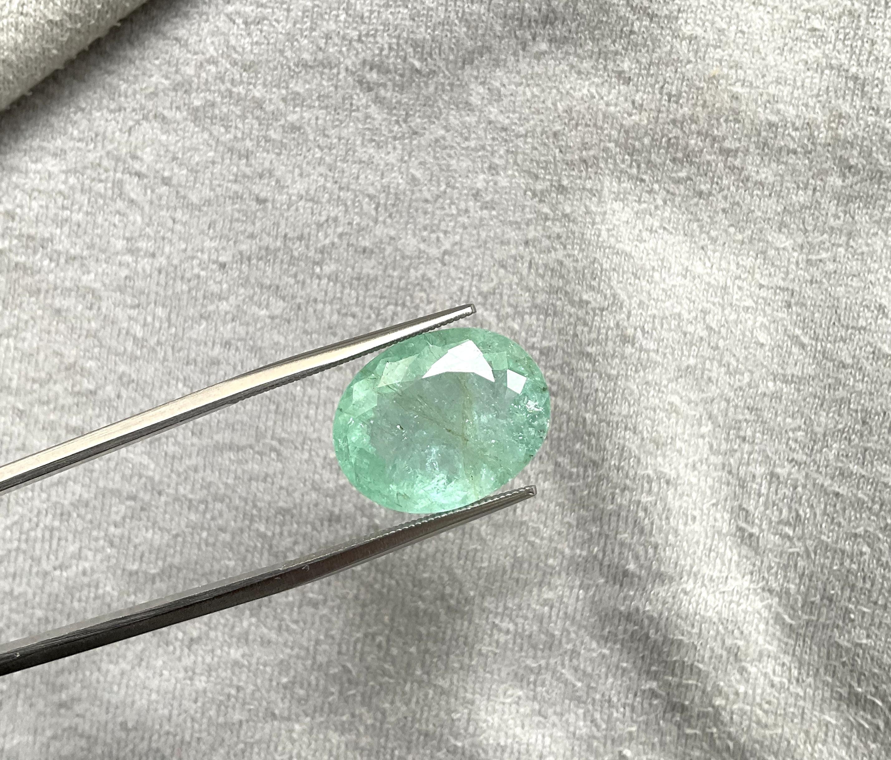 Certified 11.45 Carats Paraiba Tourmaline Oval Cut Stone for Fine Jewelry For Sale 1